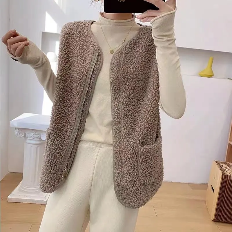 Women's Fleece Vest Fluffy Sleeveless Zip-Up Patched Pocket Teddy Sherpa Jacket Winter Bodywarmer Ladies Casual Outfit
