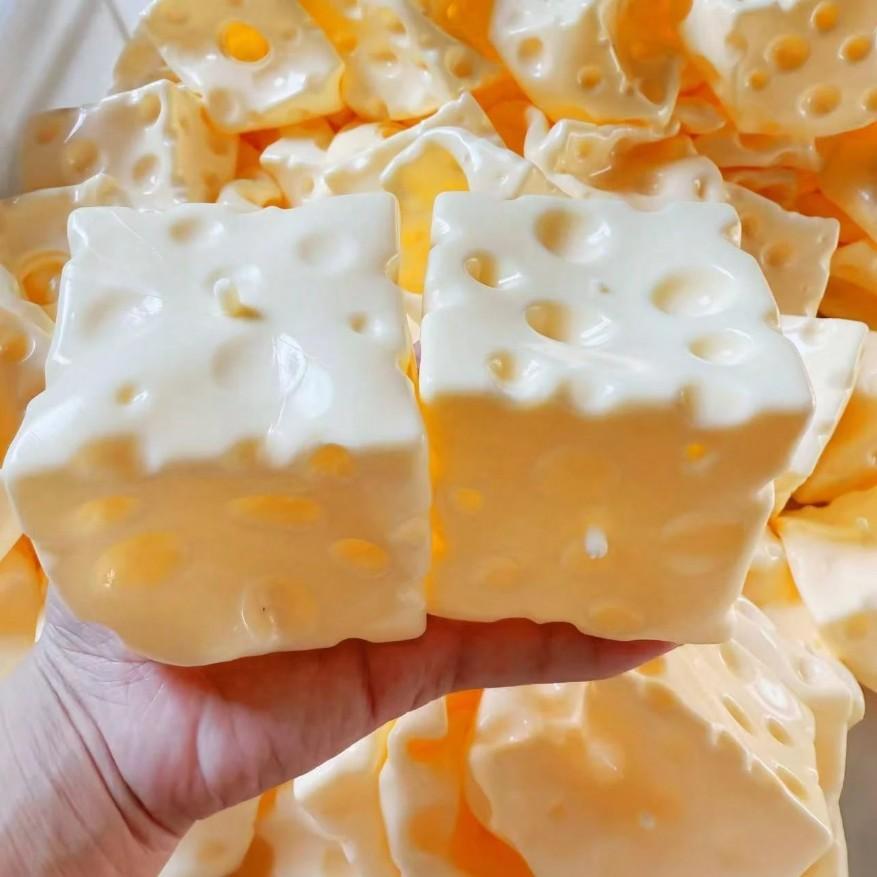 7cm Square Cheese Ball Slow Bounce Toy, Realistic Bread Texture, Tpr Shell, Perfect Gift for Birthday, Christmas, Halloween, Easter