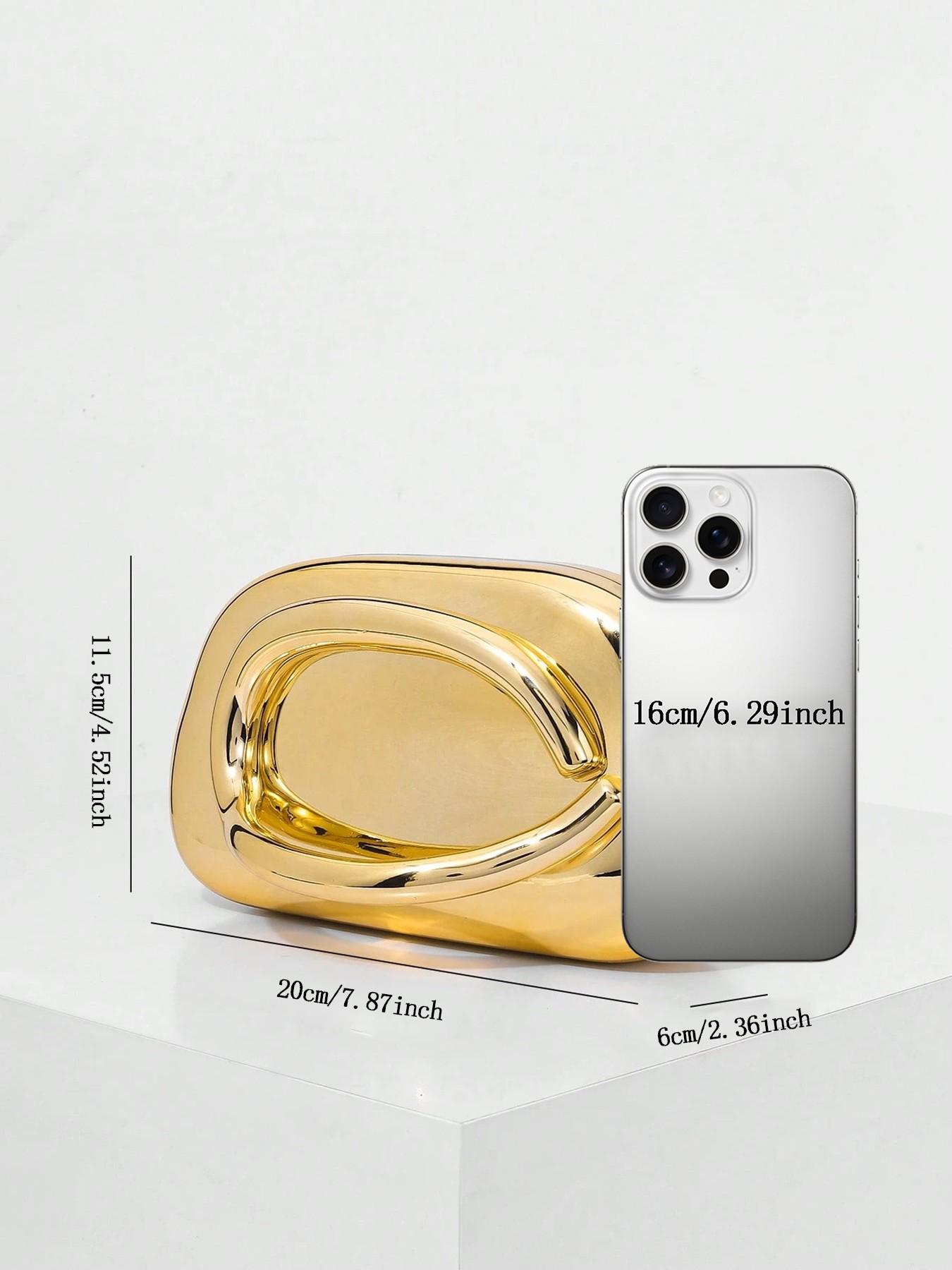 Retro light luxury style practical texture hand-held bag, hollow handle design, fully glossy texture, fashionable niche personality exquisite style bag, chain shoulder strap design, versatile item for dinner parties