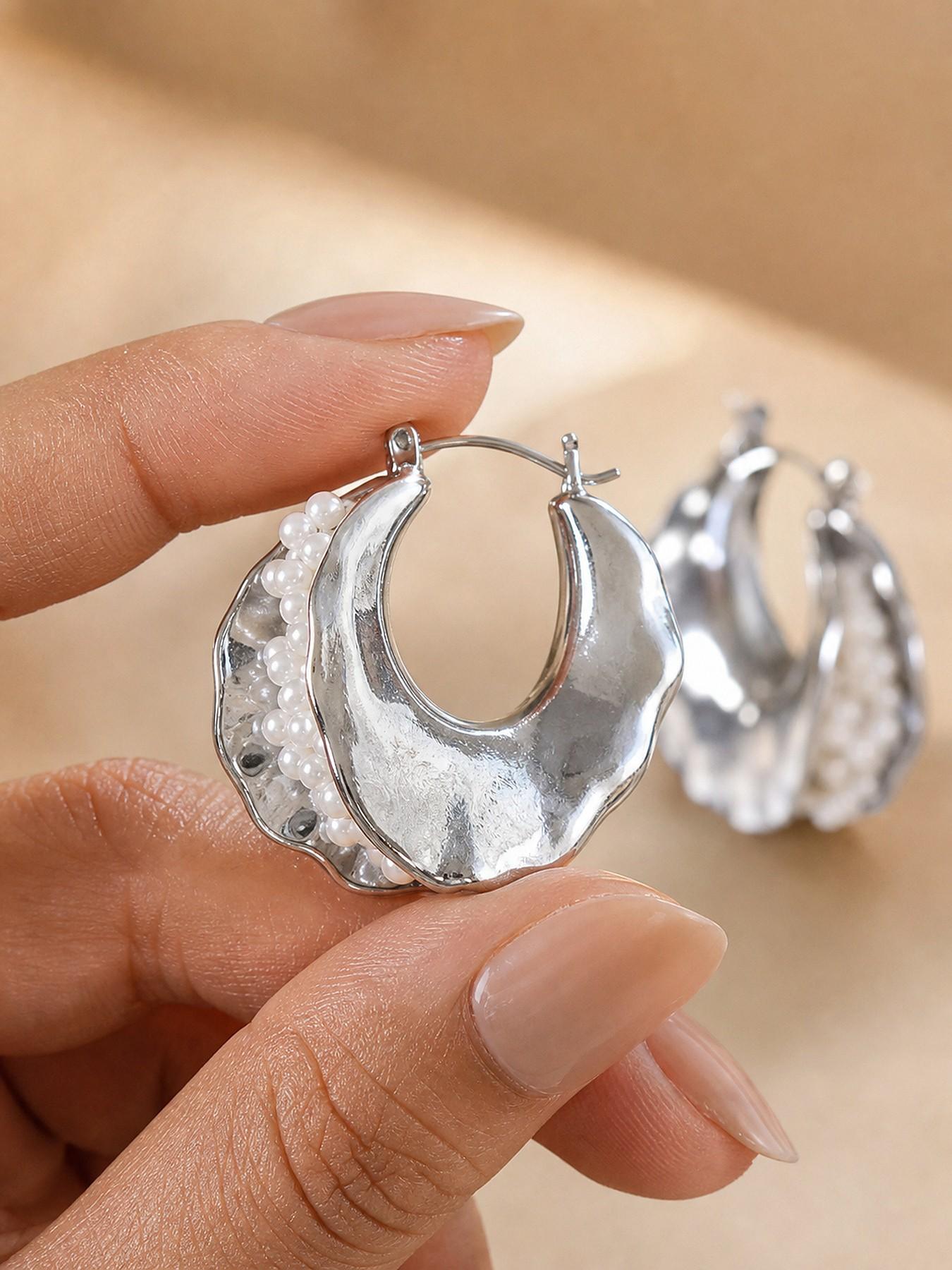 Metallic Pearl Beaded Statement Earrings, Luxury High-End Ear Cuffs, Fashionable Unique Jewelry for Women, Trendy Small Earrings