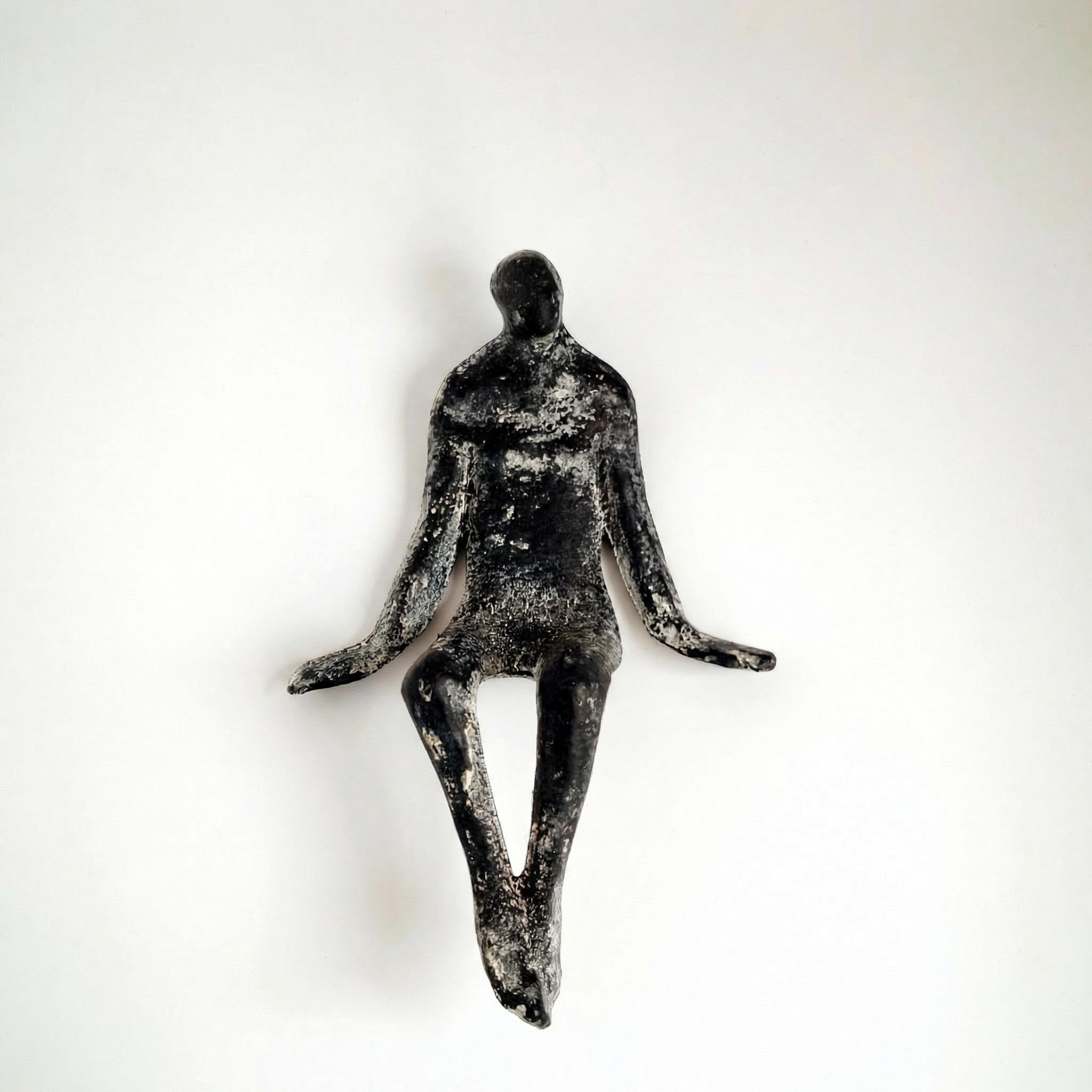 1pc Cast Iron Vintage Seated Human Statue Ornament, Home Desktop Decor, Counter, Window Shelf, Bar, Bookshelf Decoration