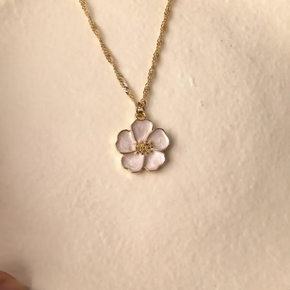 2026 New Arrival Women's Dainty Sakura Flower Necklace, White Enamel Cherry Blossom Pendant Gold-Plated Hand-Finished Jewelry, Non-Tarnish Tarnish-Proof Skin-Friendly Chain, Minimalist Lightweight Floral Layering Necklace Gift, Non Tarnish Jewelry