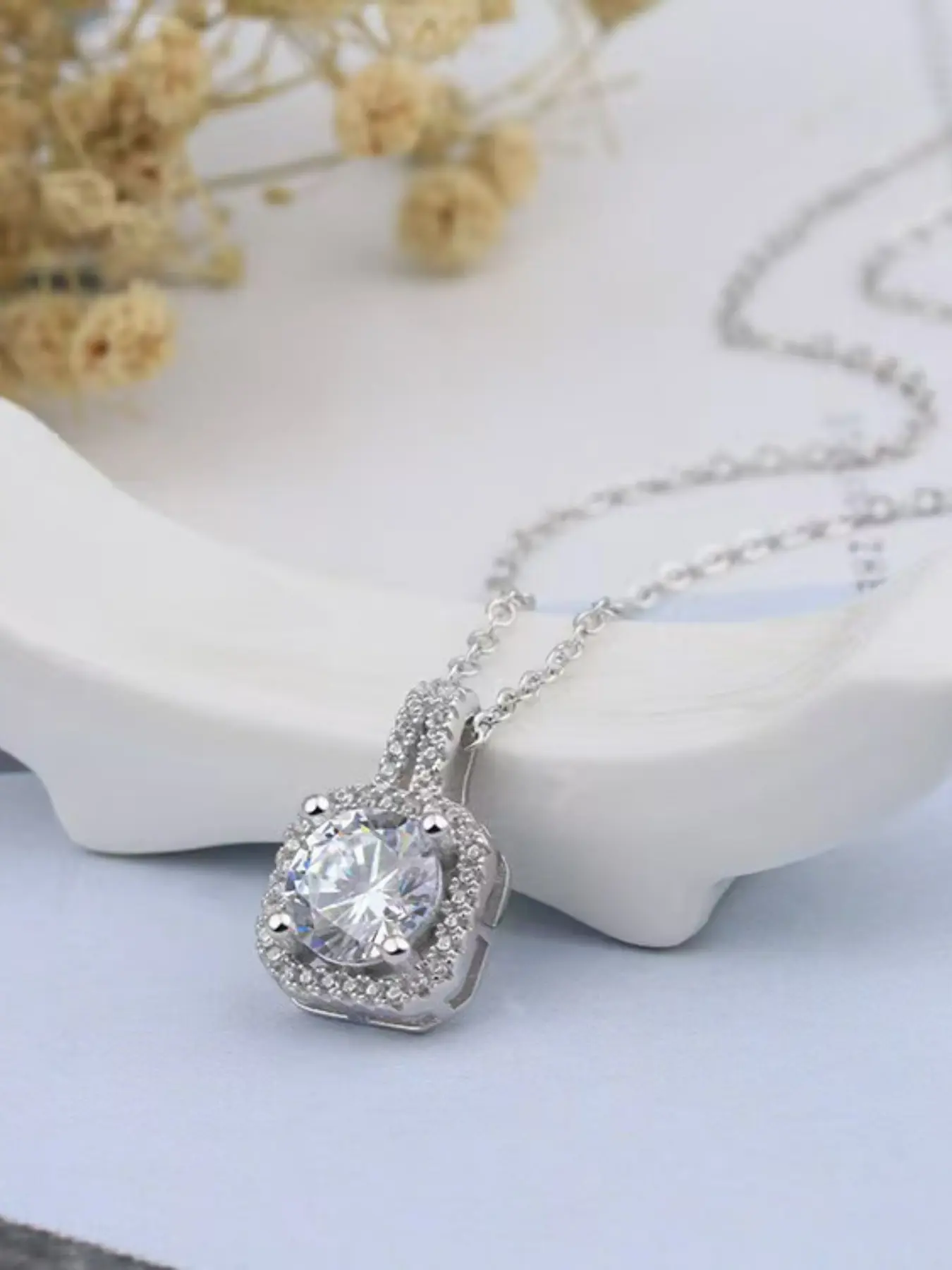 New Fashion Square Diamond Necklace for Women, Elegant Versatile Simple Luxurious Full Diamond Sugar Pendant Necklace Jewelry