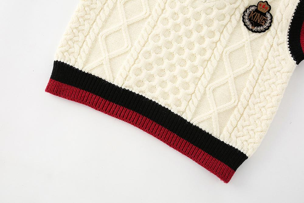 Spring and Autumn Infant V-Knitted Vest, Simple Woolen Waistcoat Boys and Girls, Versatile Outerwear, Soft and Skin-friendly, Stylish Daily Outings, Children's Layered Sweater Vest