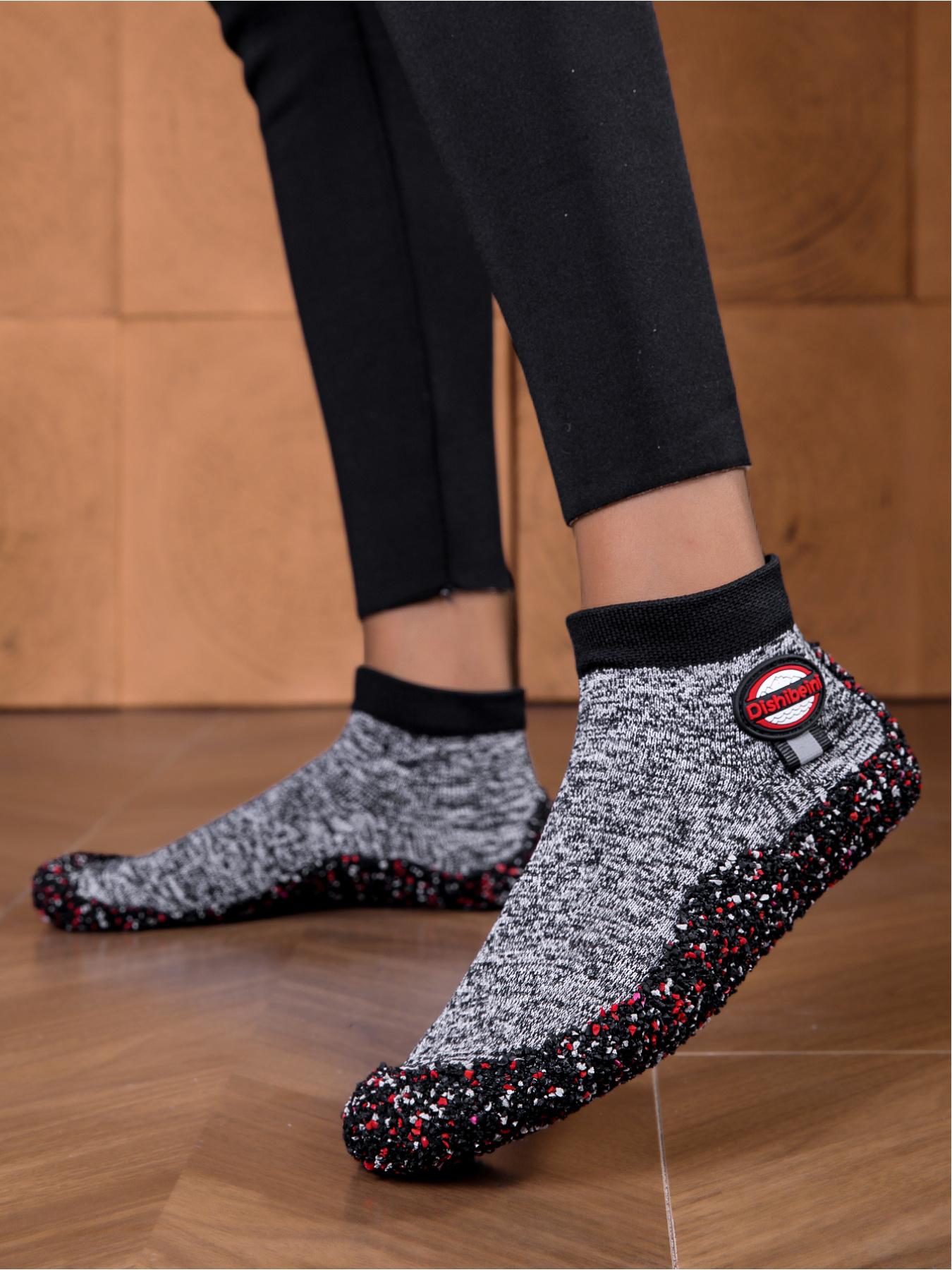 Ladies wear fitness yoga barefoot shoes with a widened toe design and a heel loop for easy on and off, suitable for fitness training, running, hiking, swimming, yoga and other sports scenes