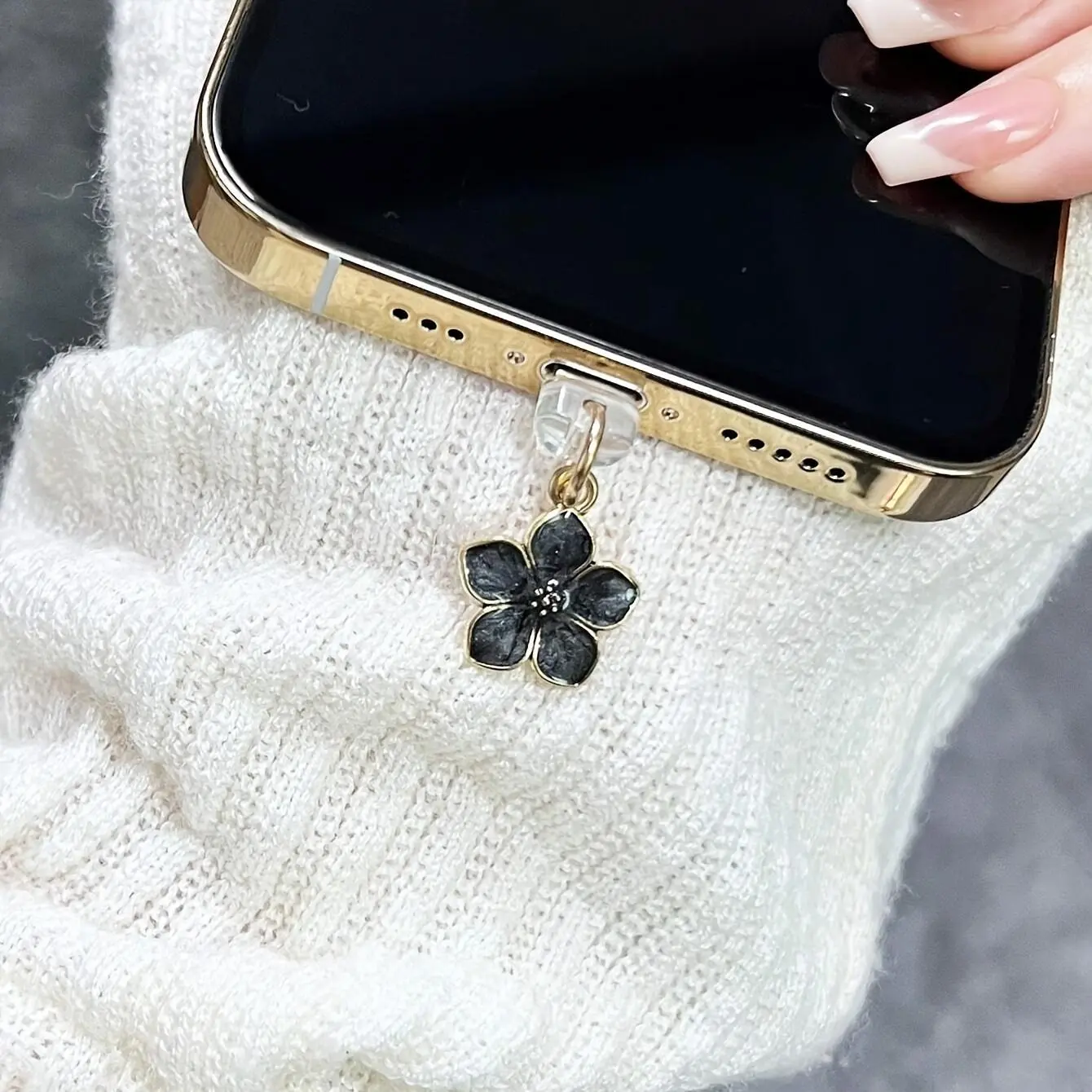 1pc Pink Flower-Shaped Smartphone Cellphone Mobile Phone Dust Plug Charm, Accessories for iOS Lightning-Type-C Ports, Compatible with iPhone 5-14