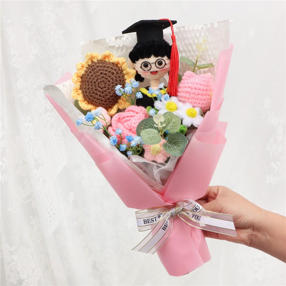 Elegant Handmade Crochet Yarn Bouquet, Perfect Graduation Gift, Cozy and Warm Decorative Item, Ideal for Graduation Season