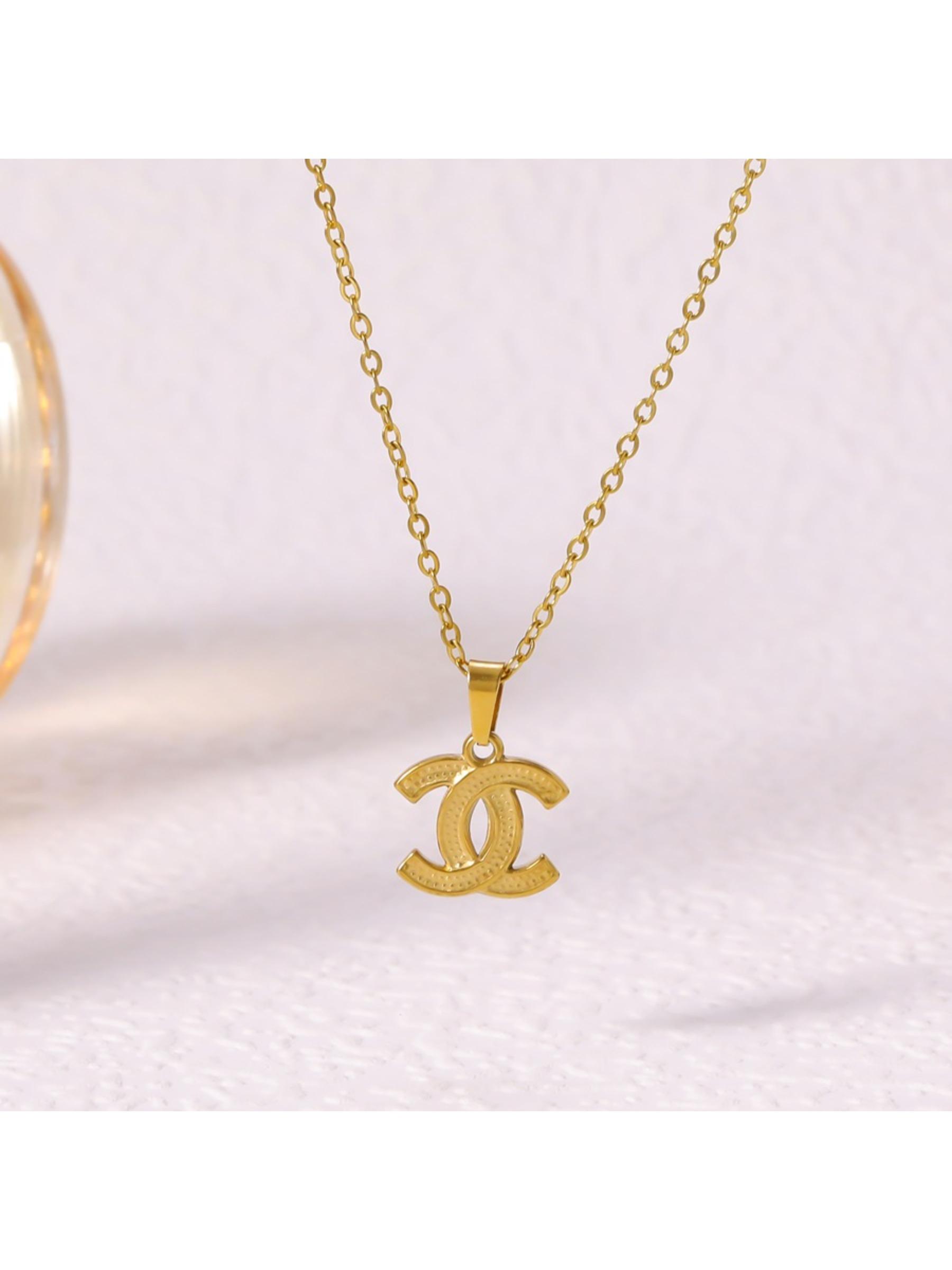 European and American INS Style Stainless Steel Double C Letter Pendant Necklace for Women, Light Luxury Niche Design Titanium Steel Necklace