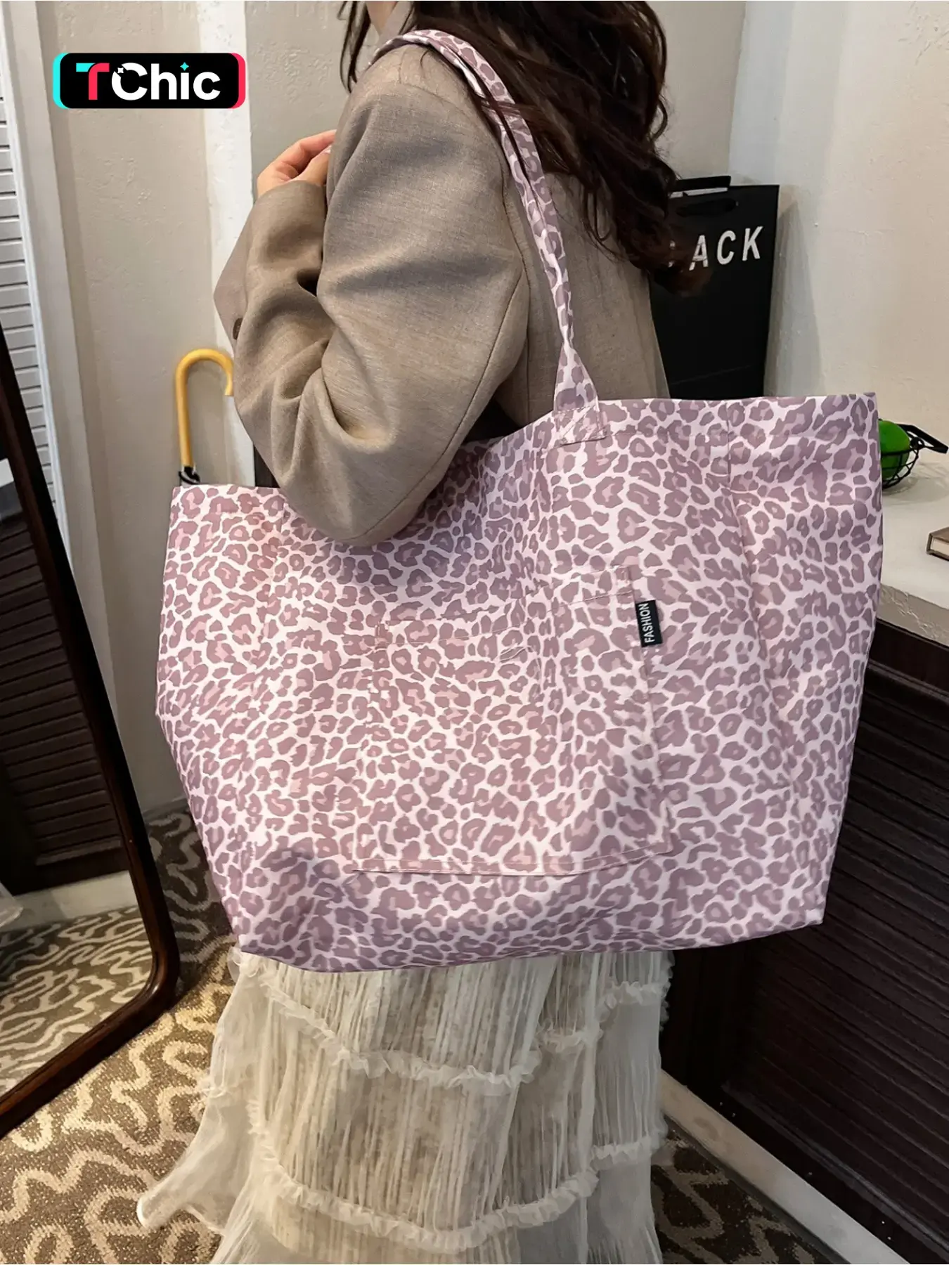 Retro leopard print high-capacity tote bag, fashionable and personalized handbag, Casual Trendy Bag, commuting and short-distance travel with cross-body bag, Daily Commuting Bag, Animal Tote Bag