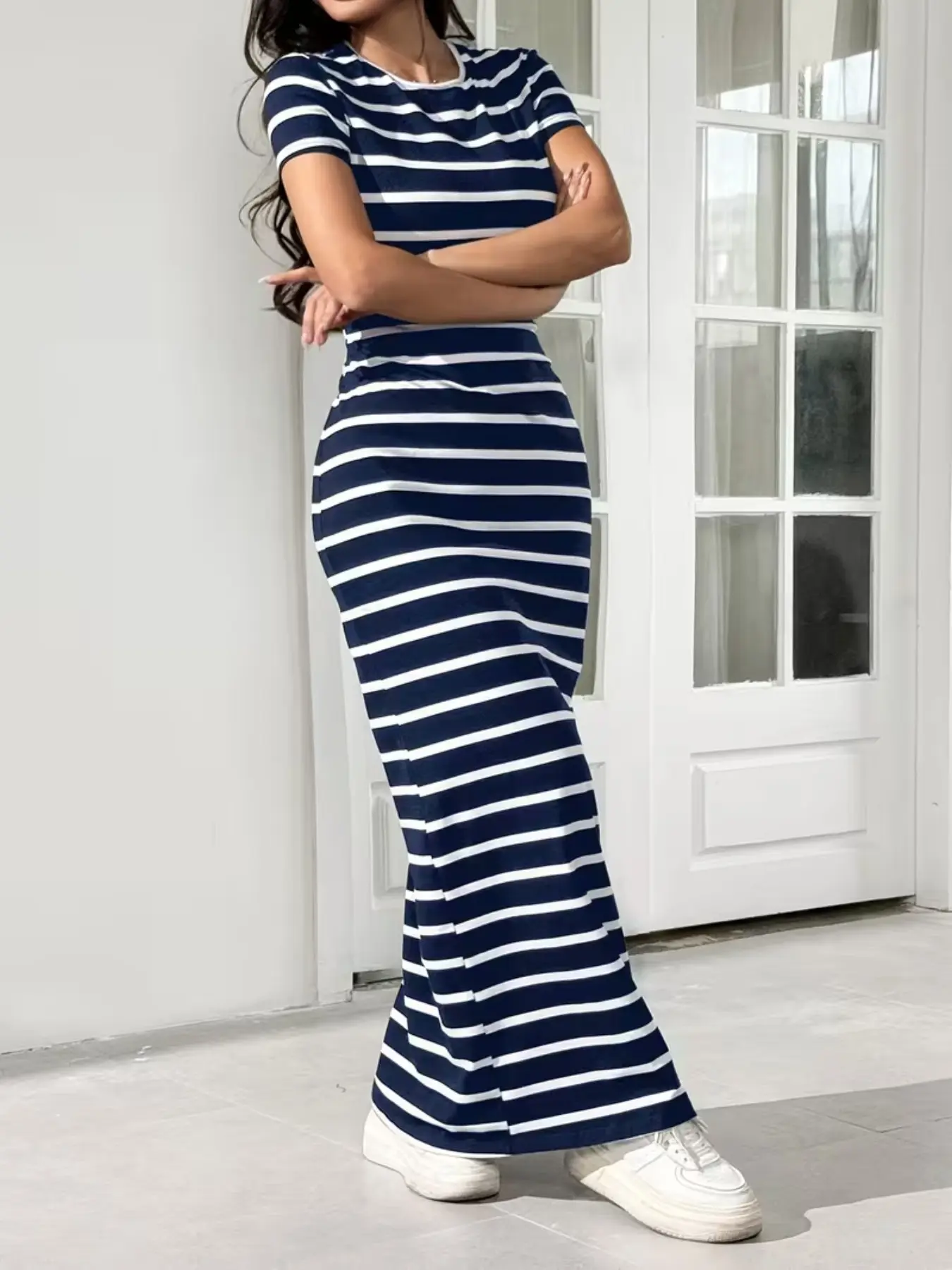 Women's Spring & Summer Slim Fitting Striped Round Neck Dress, Casual Fashionable Daily Wear, Perfect for Daily Occasions
