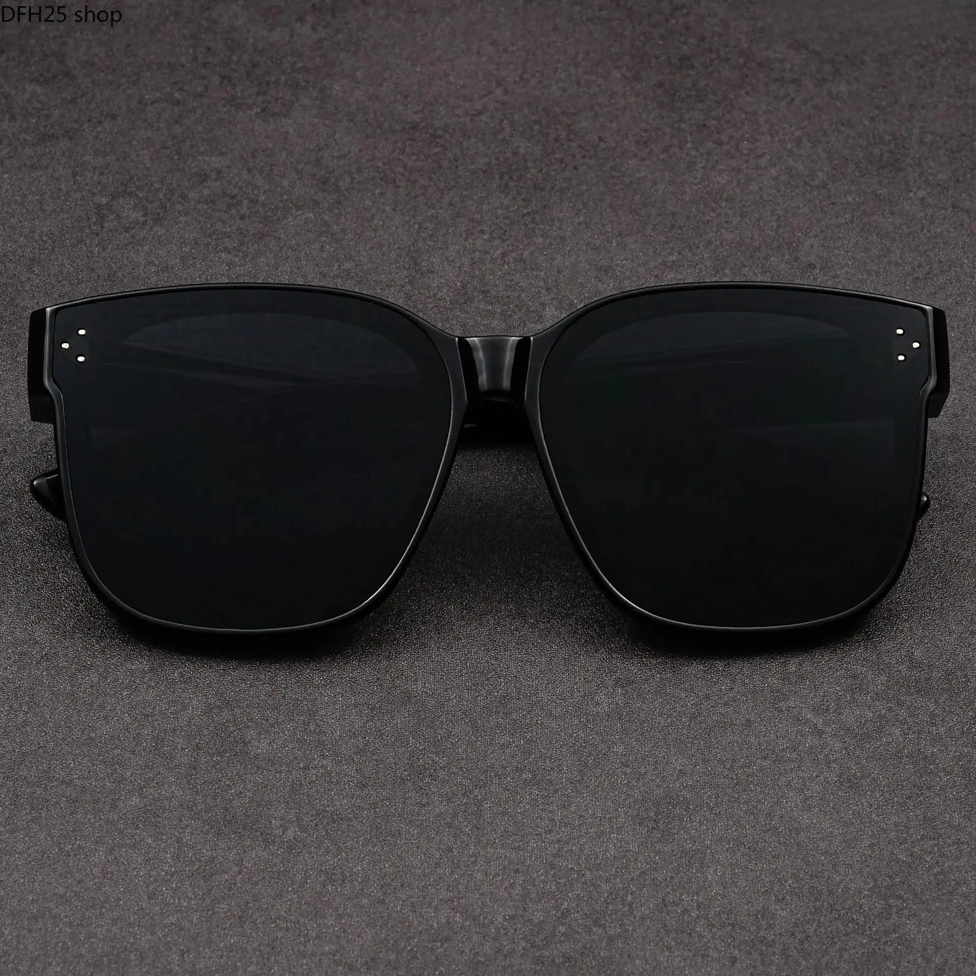 Bright black (three points)