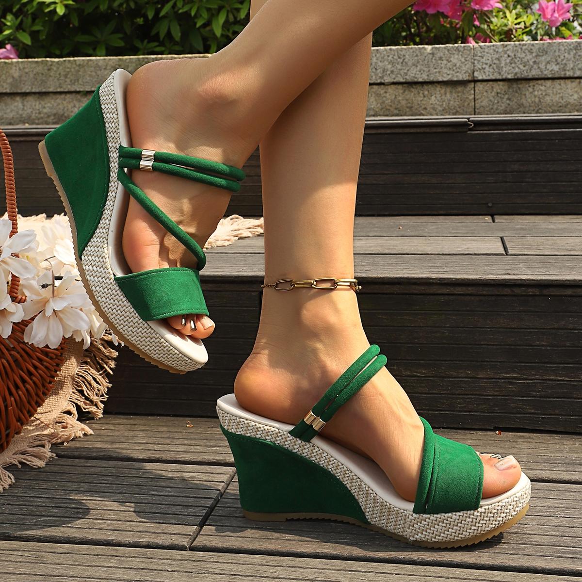The insulated slope sandals and casual Flatform sandals feature a waterproof platform and a hemp rope-woven sole. Perfect for petite sisters!