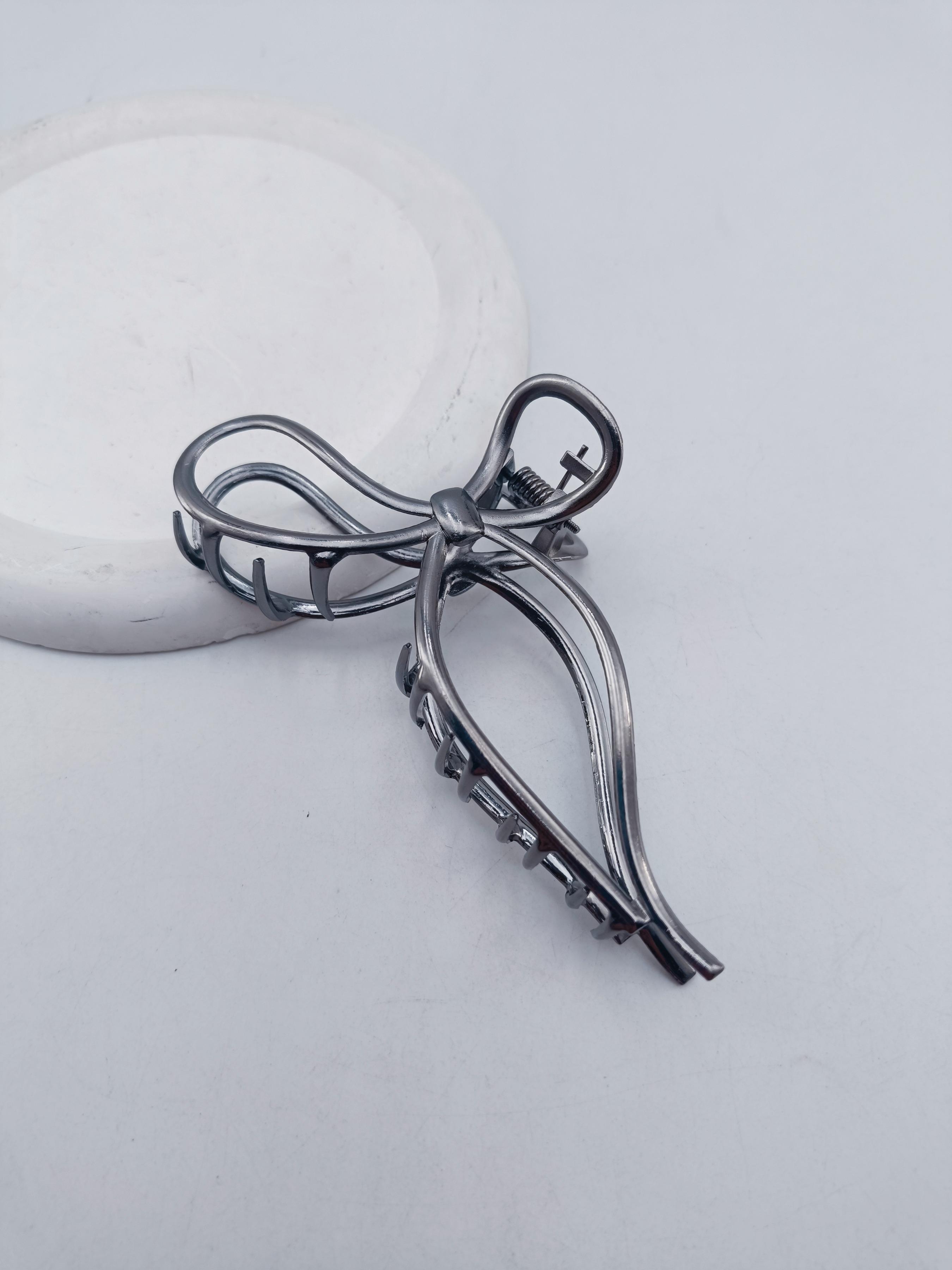 1PC 11.5cm Hollow Butterfly Metal Hair Clip, Lightweight Design, Gentle on Hair, Perfect for Commuting, School, Dates, All Seasons