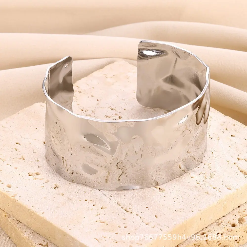 Silver pleated wide opening bracelet