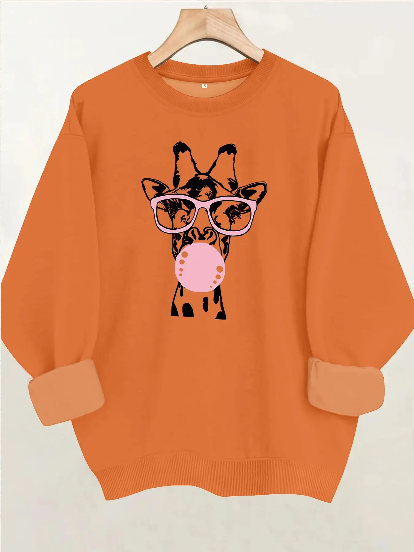 Women's Giraffe Print Round Neck Fleece Sweatshirt, Casual Long Sleeve Loose Fit, All-Season Comfort, Fashion Statement