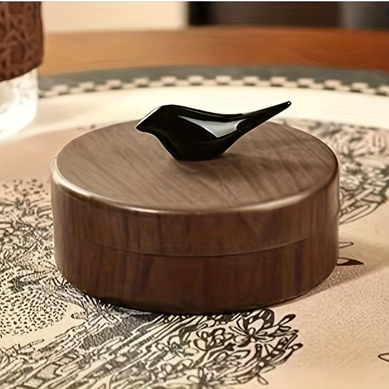 1 Light Luxury Stylish Tabletop Ashtray, Creative High-End Household Ashtray for Living Room, Personalized Car Ashtray with Lid, Retro and Exquisite, Perfect Gift for House Owners (Model: DM617)