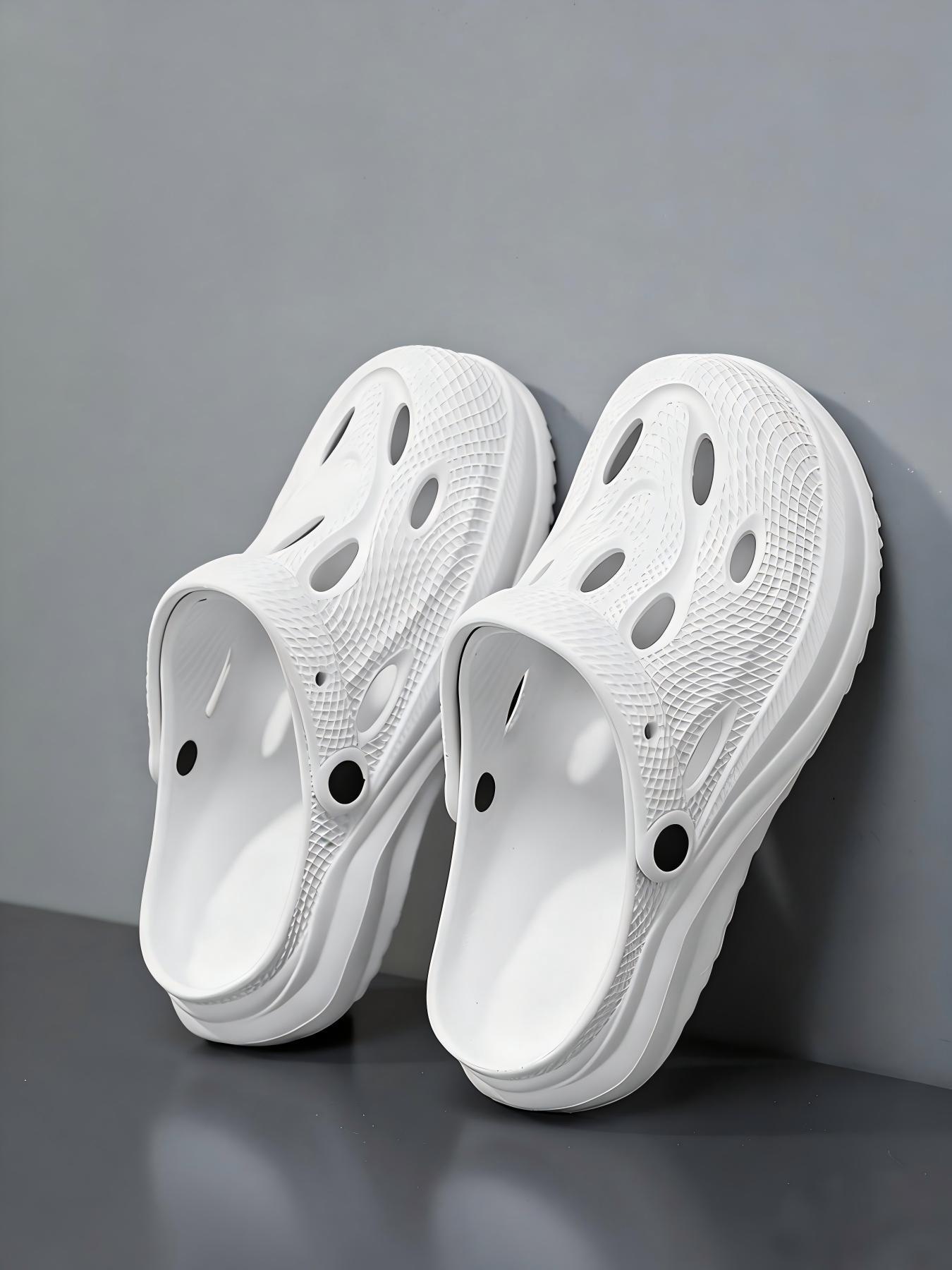 New Summer Style for Men, Casual Clogs for Students, Ultra-light, Soft and Elastic, Breathable, Dual-use for Beach and Bathroom, Wear-resistant, Non-slip, Two-way Wearable Closed-toe Sandals