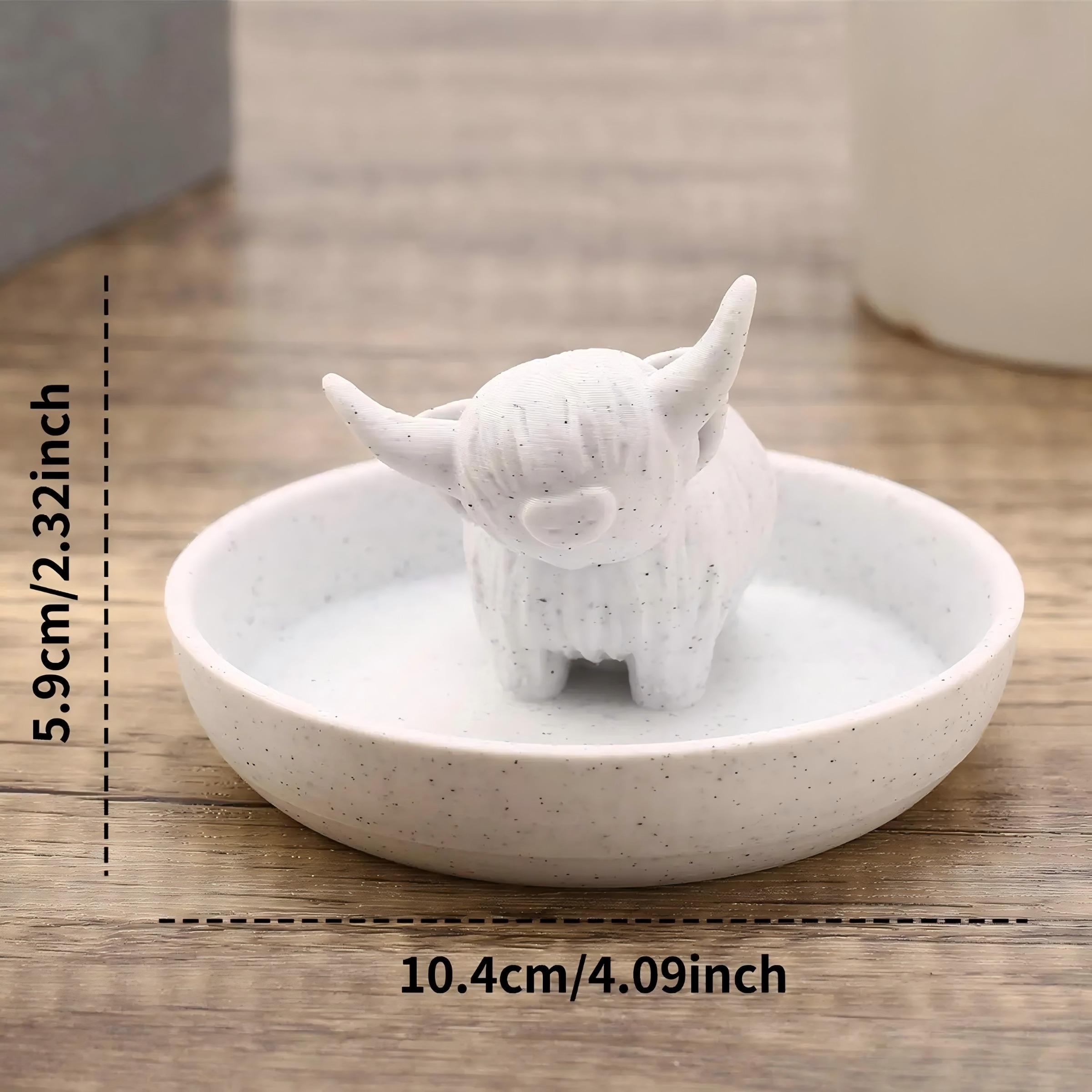 Highland Cow Ring Holder with Circular Dish, Plastic Farmhouse & Bohemian Style Cute Unique Women Gifts Stuff Ring Jewelry Plate Organizer for Bathroom Office Home Room Desk Decor,Christmas Gifts