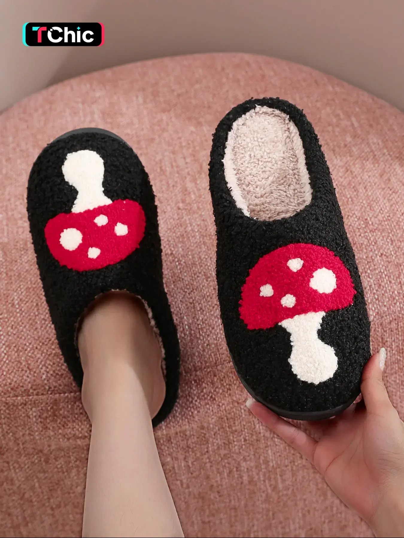 Mushroom Embroidered Plush Slippers, Soft Non Slip, Creative Mushroom Design, Unisex Indoor Outdoor Warm Non-Slip Shoes, Fall Winter Gift, House Slippers