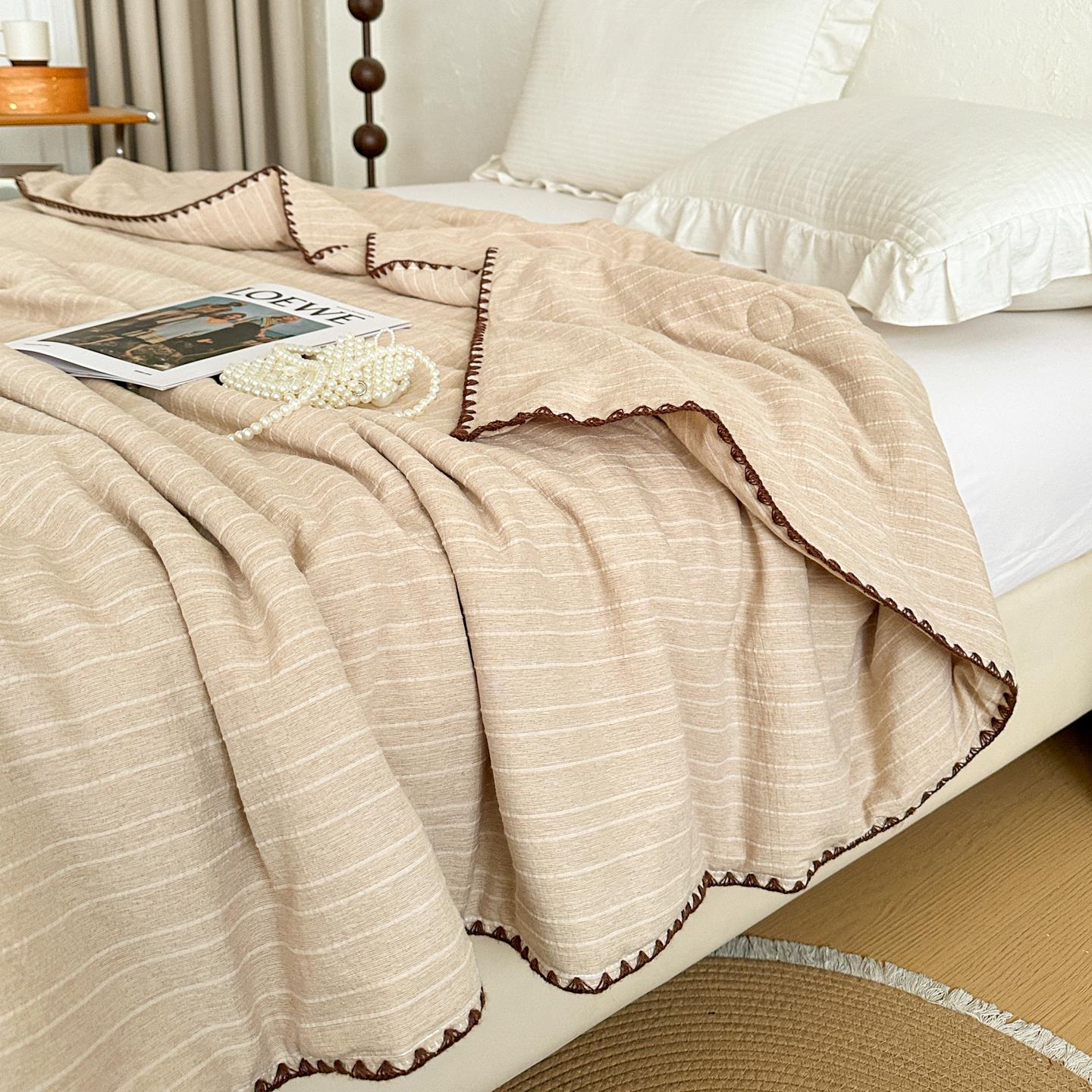 1pcs Solid Color Minimalist Summer Comforter, Cooling Quilt, Air Conditioning Blanket, Yarn-Dyed Jacquard Striped Single & Double Size, Quilted Fixed Filling Machine Washable, Soft Skin-Friendly Breathable Summer Quilt