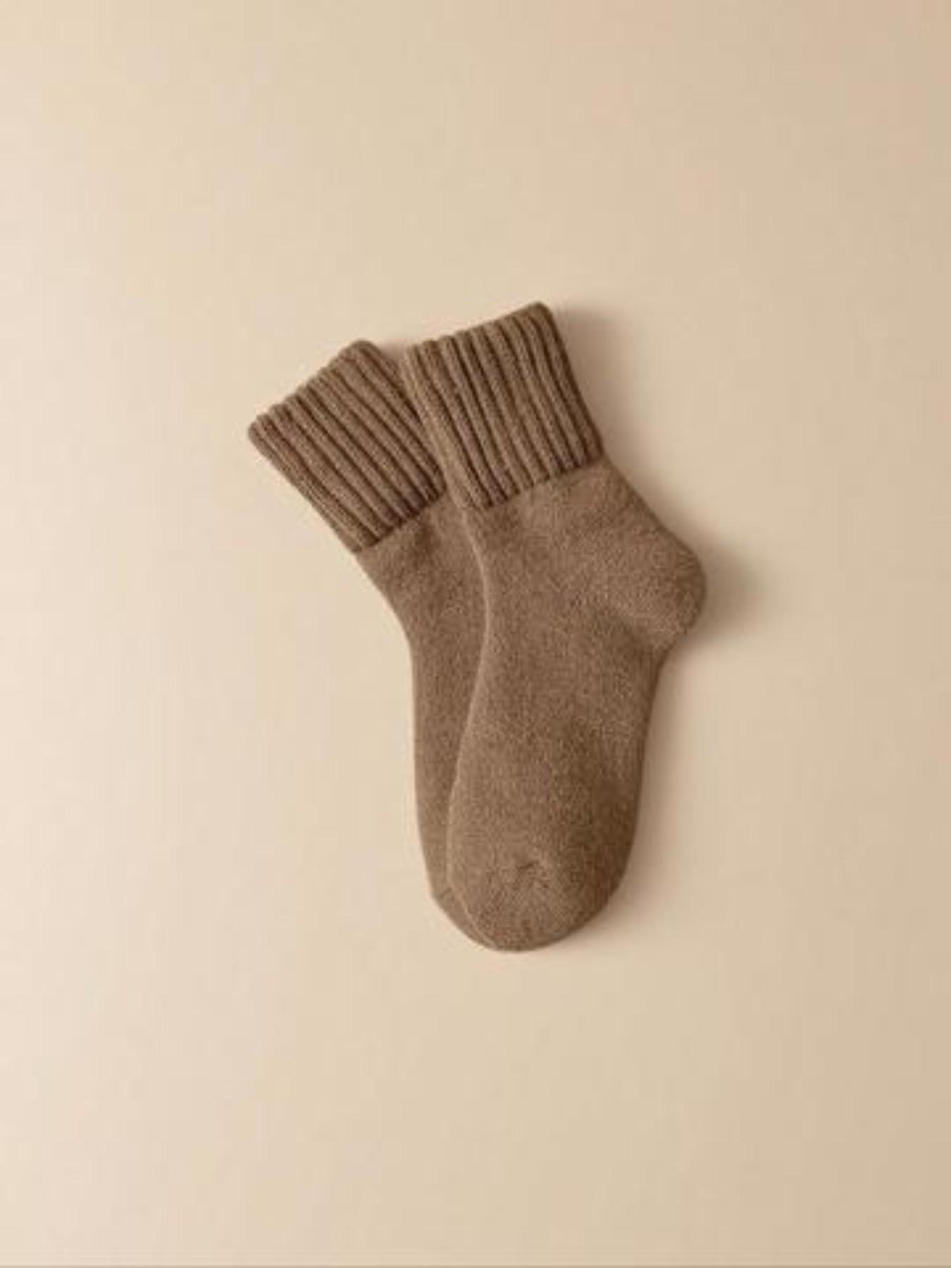 Women's Plain Mid-Calf Crew Socks, Warm Fuzzy Thickened Socks, Ideal for Sports and Fitness, Casual All-Season Slim-Fit Socks