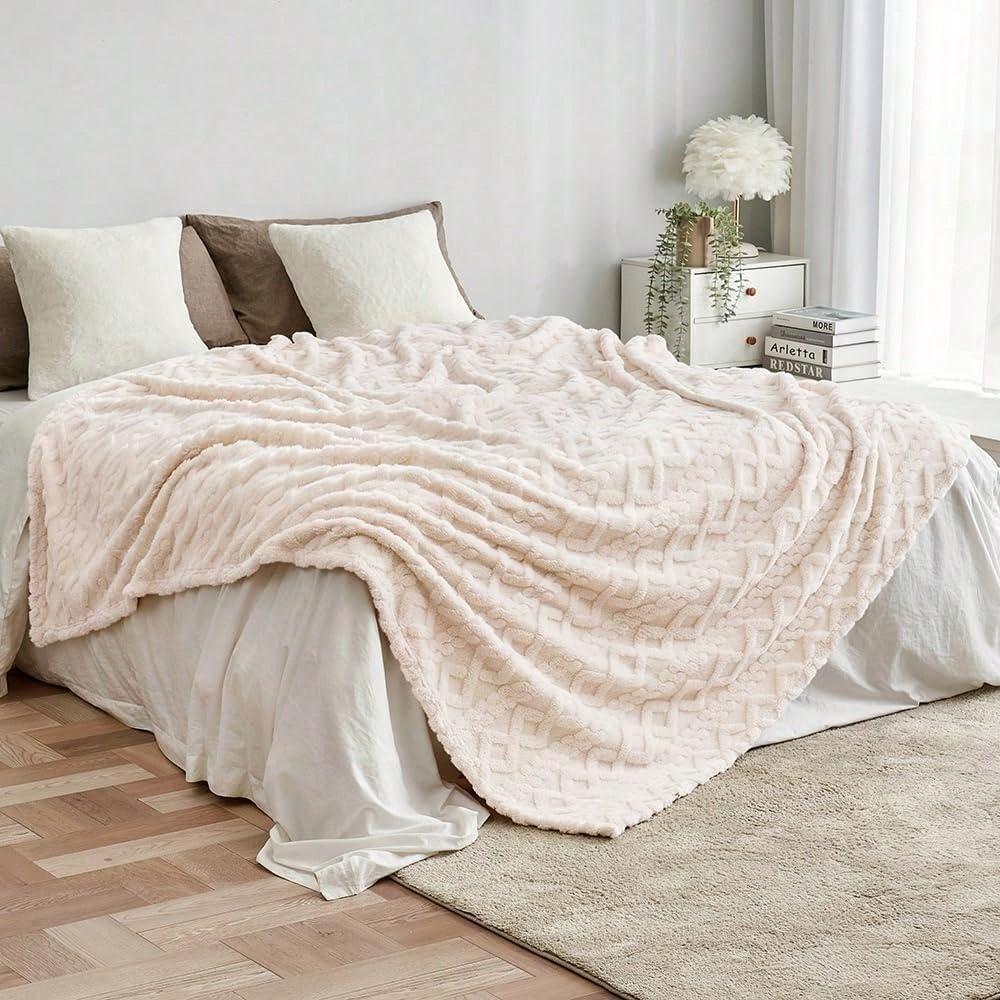 Ultra Soft Plush Cashmere Sofa Blanket, New Decorative Solid Lightweight Flannel, Comfortable Warm Microfiber Woolen Blanket