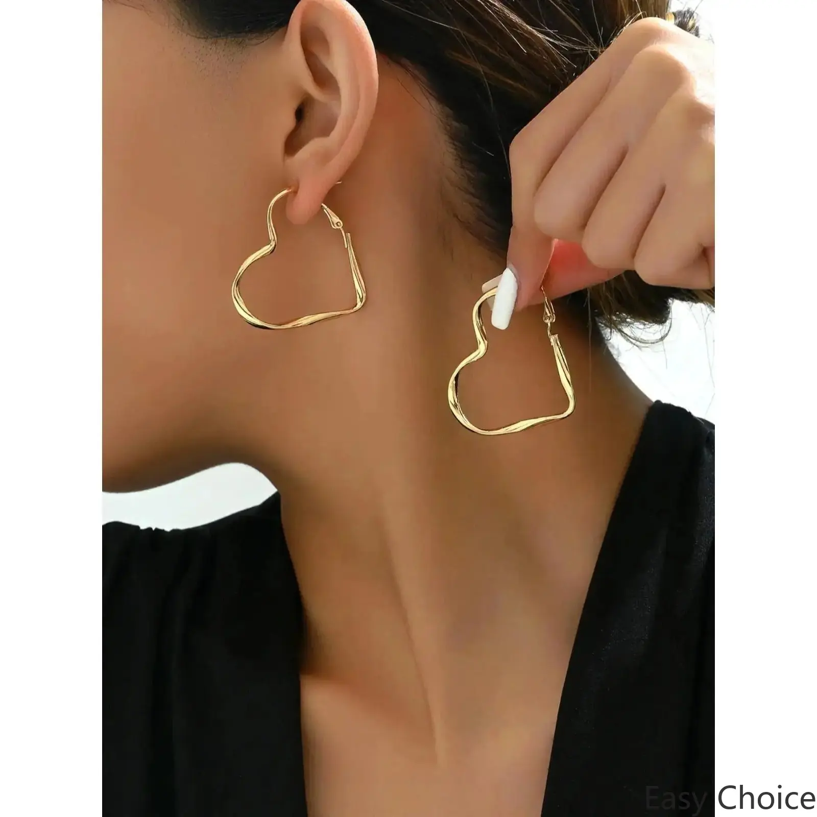 Women Dainty Heart‑Shaped Huggie Hoop Earrings, Lightweight Hollow Cutout Copper Metal Jewelry, All‑Match Accessory For Everyday Wear, Party & Birthday Gifting