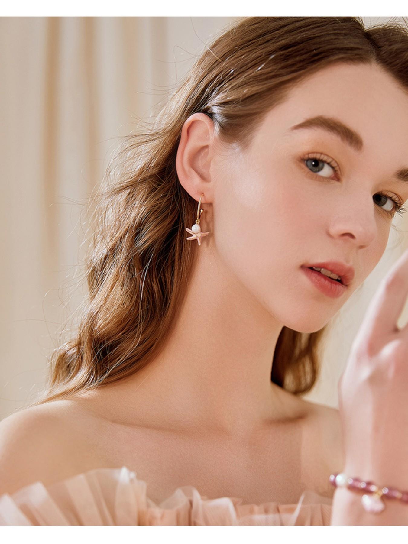 Asymmetrical Shell & Starfish Pearl Earrings for Women – Lightweight Ocean Style Drop Earrings Pearl Embellished High Quality Earrings