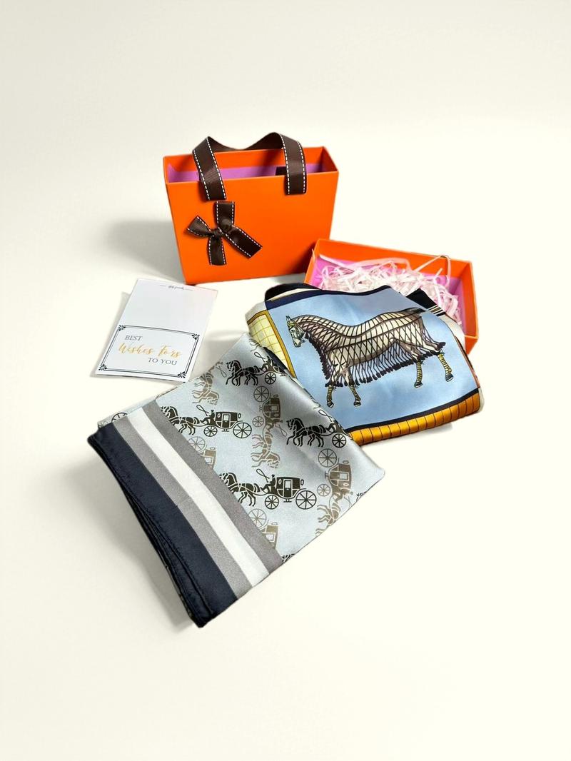 Valentine's Day Gift Box Set, Women's Spring High-End Fashion Versatile Classic Vintage Print Scarf Headscarf, Perfect for Girlfriend Wife Best Friend Mother