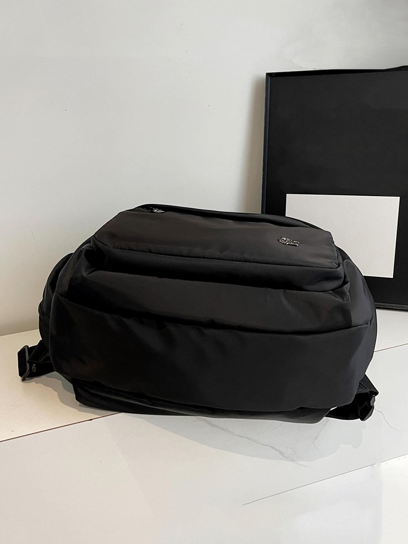 Lightweight travel women's backpack, casual and versatile shoulder bag, multifunctional shoulder bag with wet and dry separation, simple and fashionable shoulder commuter bag, suitable for commuting, travel and business trips, etc.