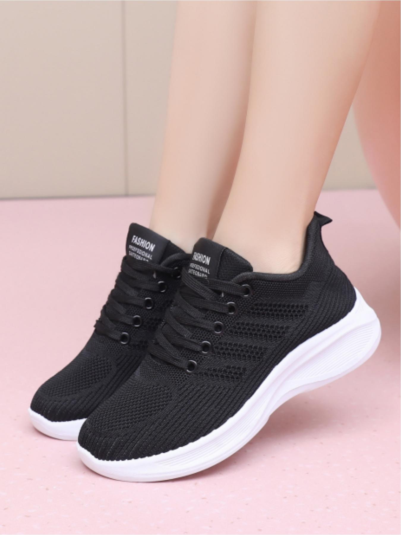 Ladies' casual sports shoes, with contrasting color decoration and fashionable design, trendy logo highlighting personality, breathable mesh wrapping for comfortable and lightweight, thick sole structure for stable support and rebound