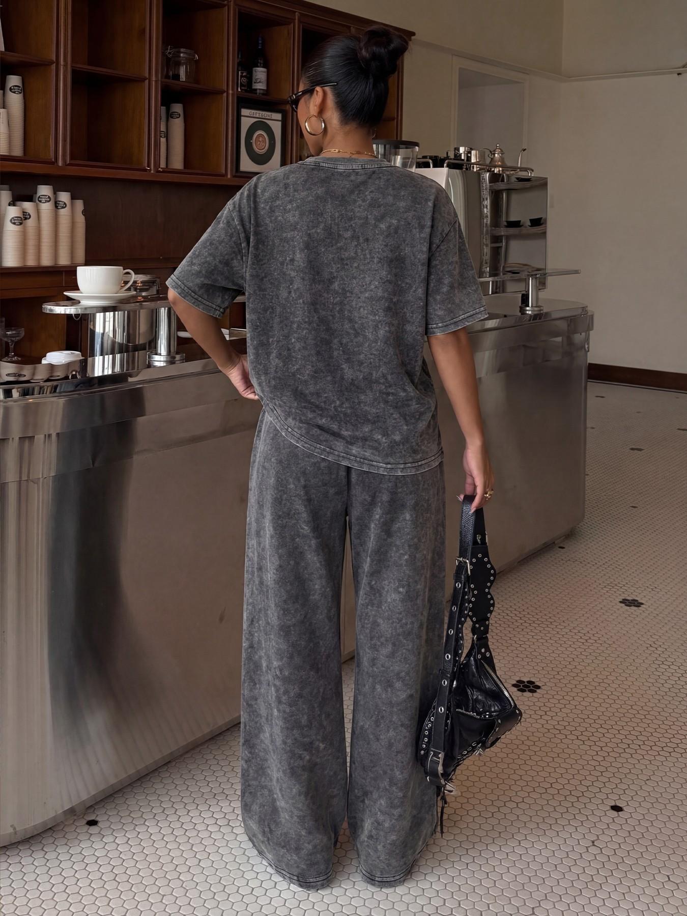Three-color washed cotton 3-stripe jeans two-piece set Matching Outfit; American 90s retro-casual style with a draped, wide-leg fit—perfect for trendy "influencer-style" photoshoots. Top Vibe Women