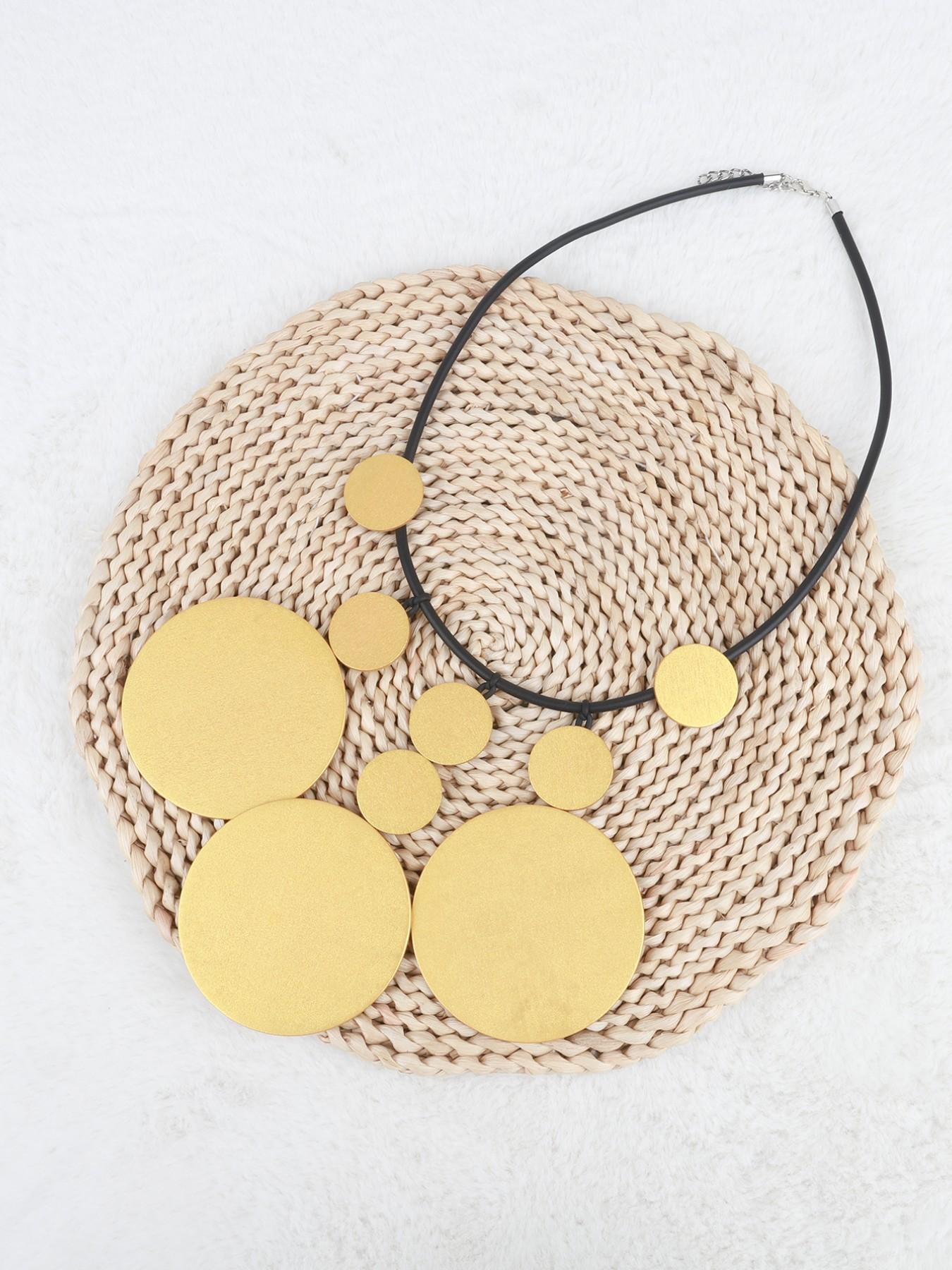 Elegant Round Pendant Necklace, Bold Fashion Jewelry for Women, Luxurious Party Accessory, Perfect for Dates and Events