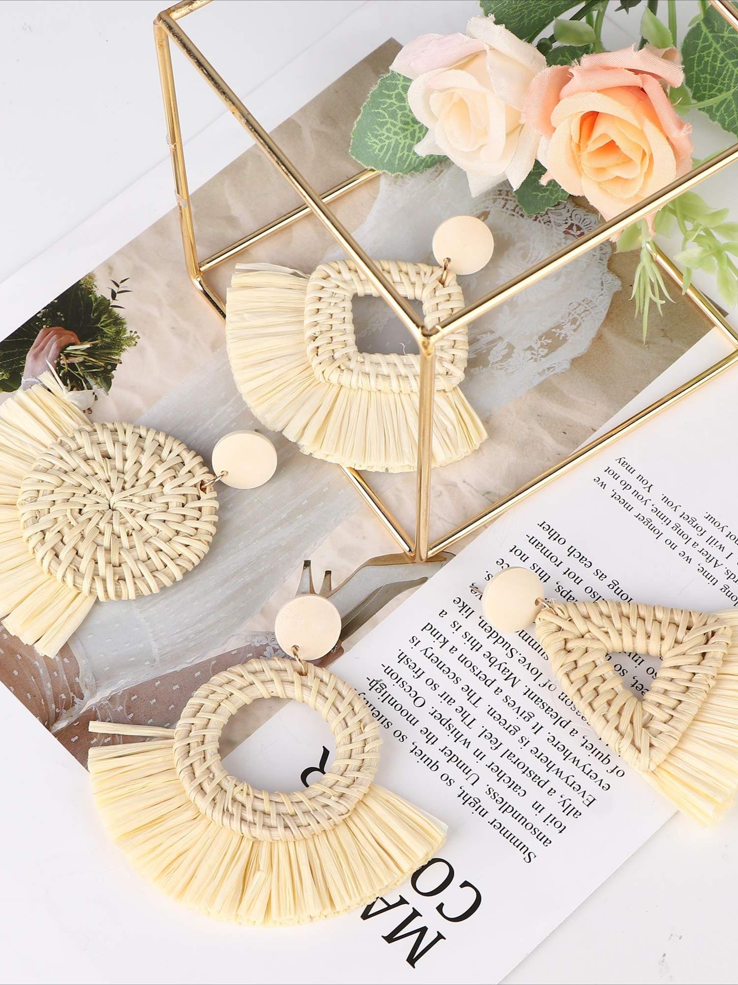 1 Pair Beige Handmade Rattan Raffia Fringe Dangle Earrings for Women Men Natural Woven Straw Boho Statement Design with Wooden Elements Hypoallergenic Posts Ideal for Summer Travel Parties Gift Giving