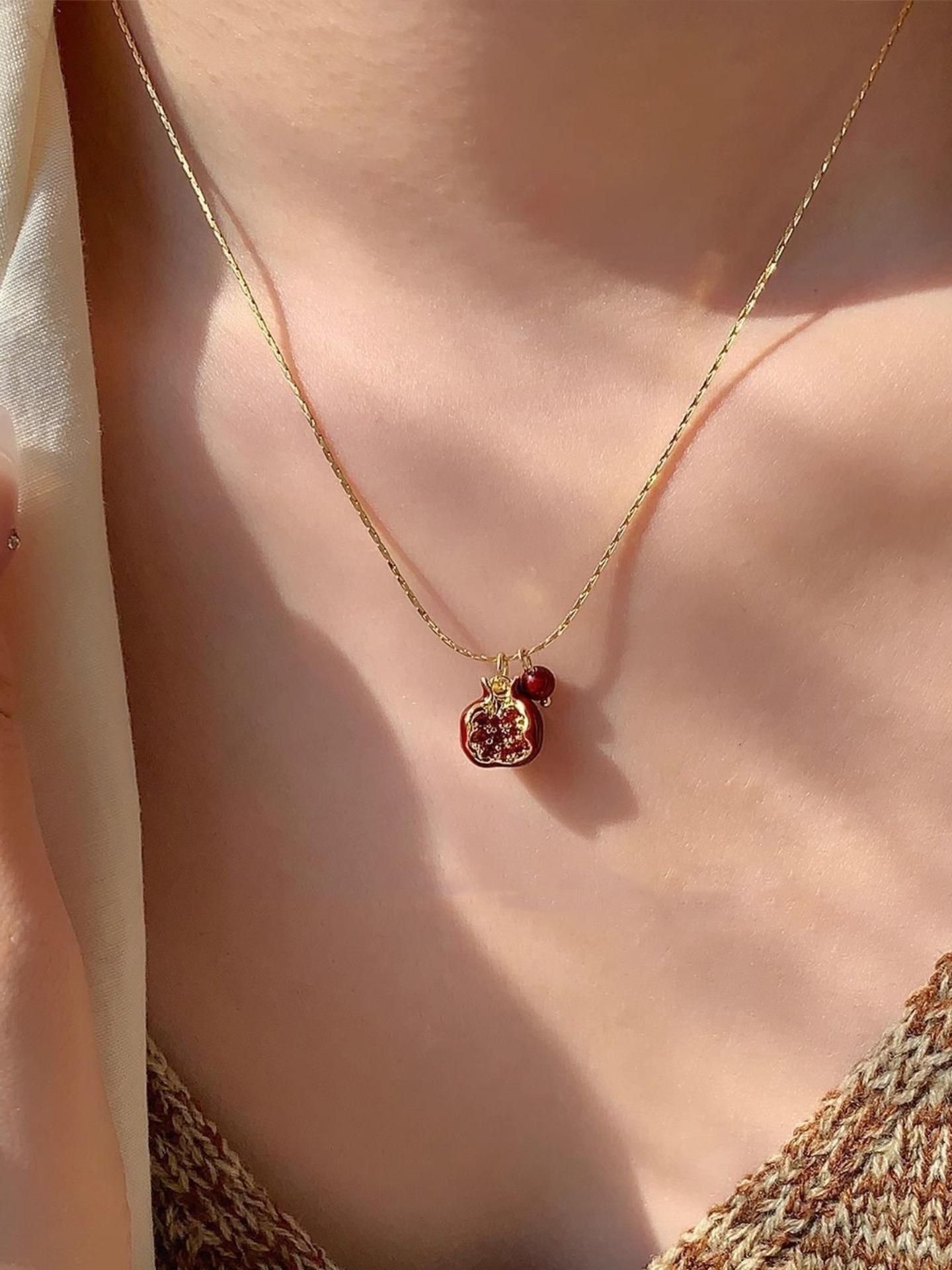 Vintage Style Pomegranate Pendant Necklace, Fashion Elegant Clavicle Chain, Party Jewelry, Daily Wear, Birthday Gift, Stylish Versatile Jewellery, Dainty Boho Necklace, Jewelry Design