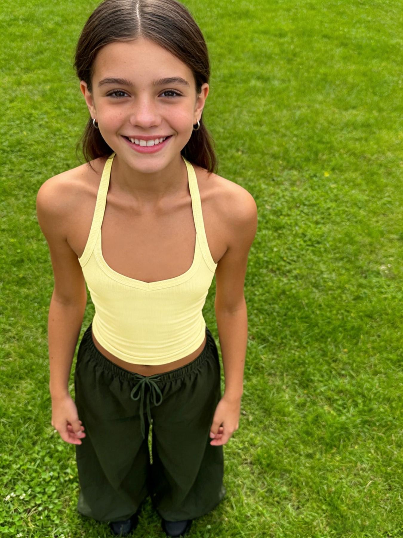Girls' Plain Halter Top, Fitted Casual Style, Breathable Comfort, Versatile for All Seasons, Perfect for Travel & Daily Wear