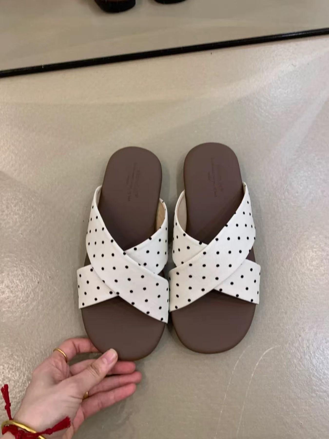 2026 Summer New Polka Dot Cross Strap Sandals for Women, Outdoor Flat Shoes, Versatile Cool Slippers, Fashionable and Comfortable