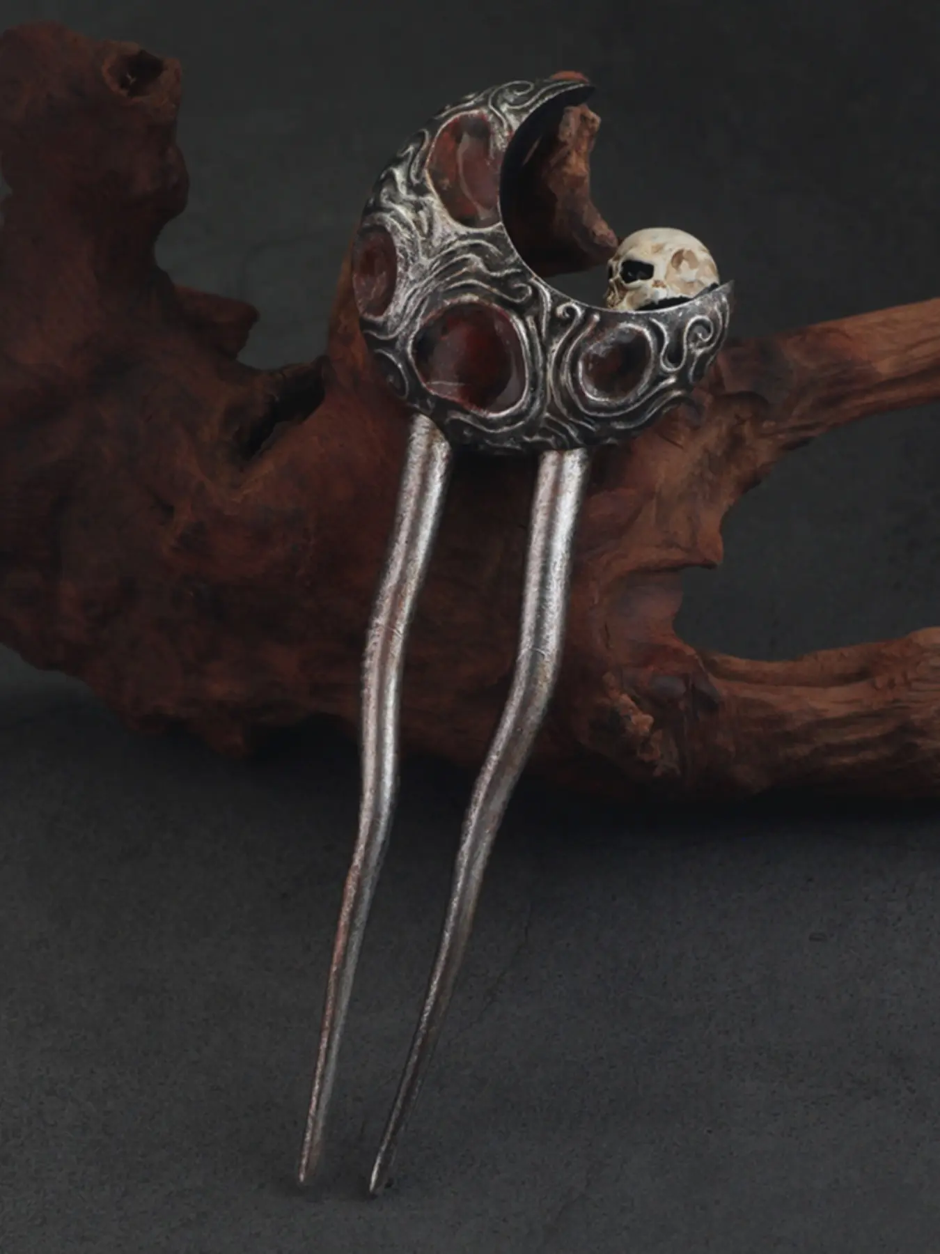 Vintage Crescent Skull Hairpin, Resin Gothic Hair Accessory, Retro Animal Pattern, All Seasons Headwear Gift for Women