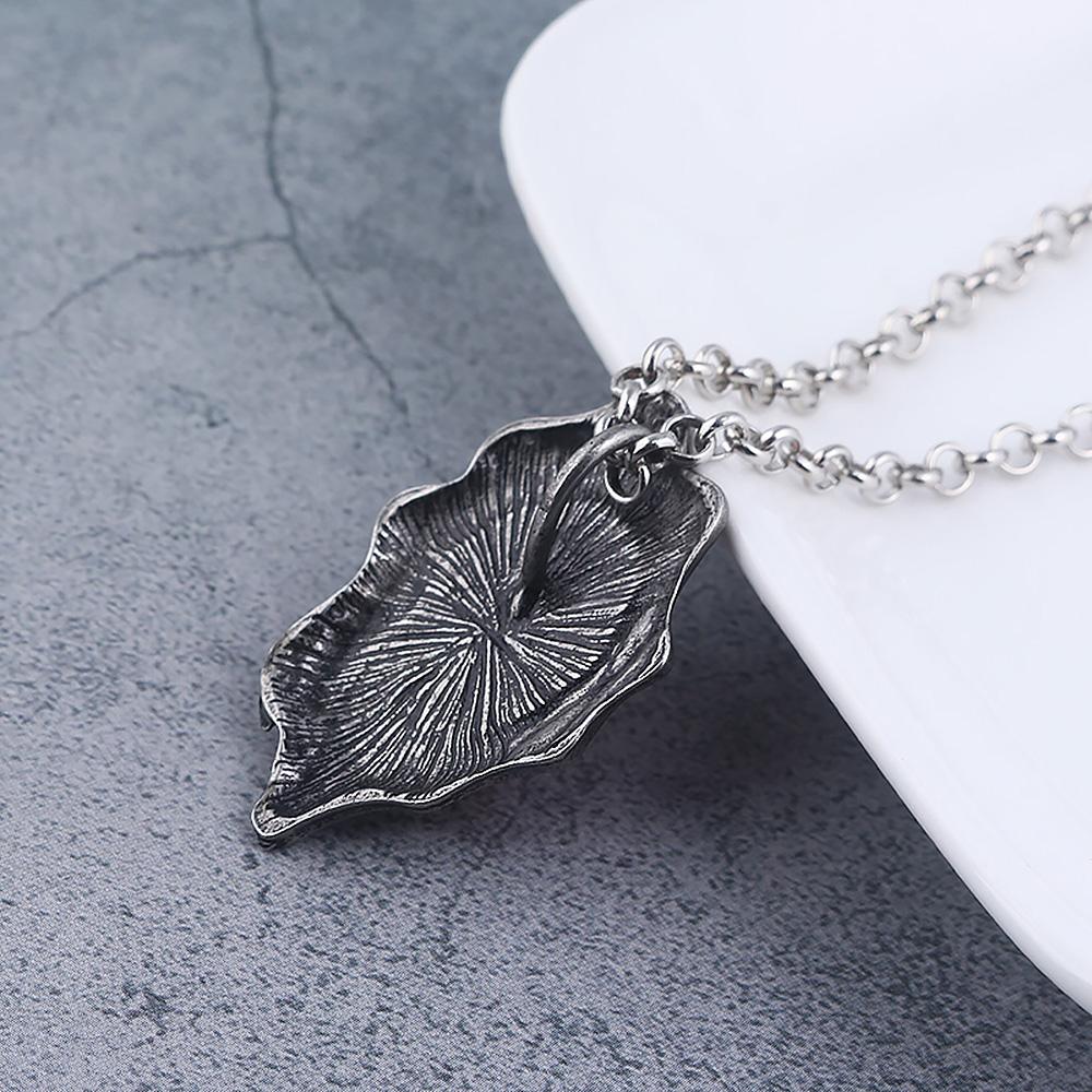 Trendy DMC Devil MayCry 5 Dante Pendant Costume Jewelry Necklace, Red & Blue Gem, Long Rope Chain Jewelry Necklaces, Unisex Cosplay Vintage Fashion Gift Trendy DMC Devil MayCry 5 Dante Pendant Costume Jewelry Necklace, Red & Blue Gem, Long Rope Chain Jewelry Necklaces, Unisex Cosplay Vintage Fashion Gift