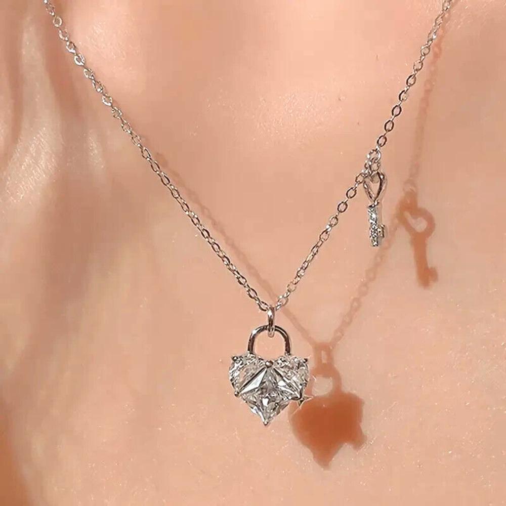 Women's Shiny Heart-Shaped Lock Key Pendant Necklace, Silvery Cubic Zirconia Fashion Jewelry with Diamond-Cut Chain & CZ Bling,summervibes