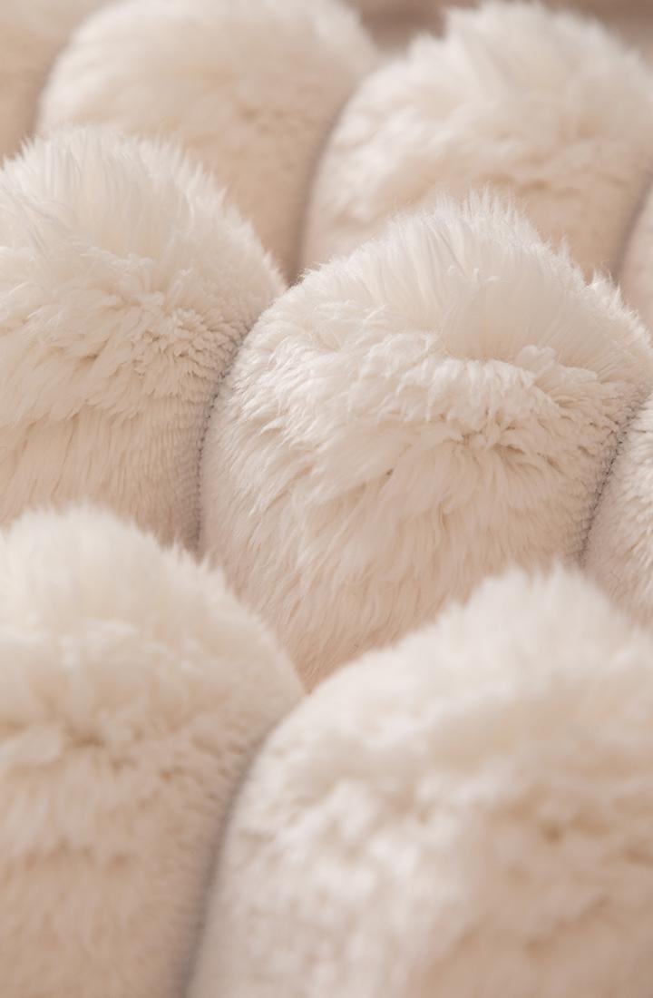 Plush Striped Sofa Cover, 1 Count Non-Slip All-Season Eco-Friendly Sofa Cushion Cover, Pet-Friendly Sofa Slipcover for Living Room and Bedroom Decor