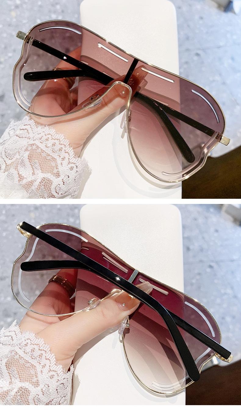 Oversized One-Piece Shield Sunglasses for Women, UV400 Protection Gold Frame Windproof Shades, Trendy Gradient Purple Lens Cycling & Streetwear Eyewear