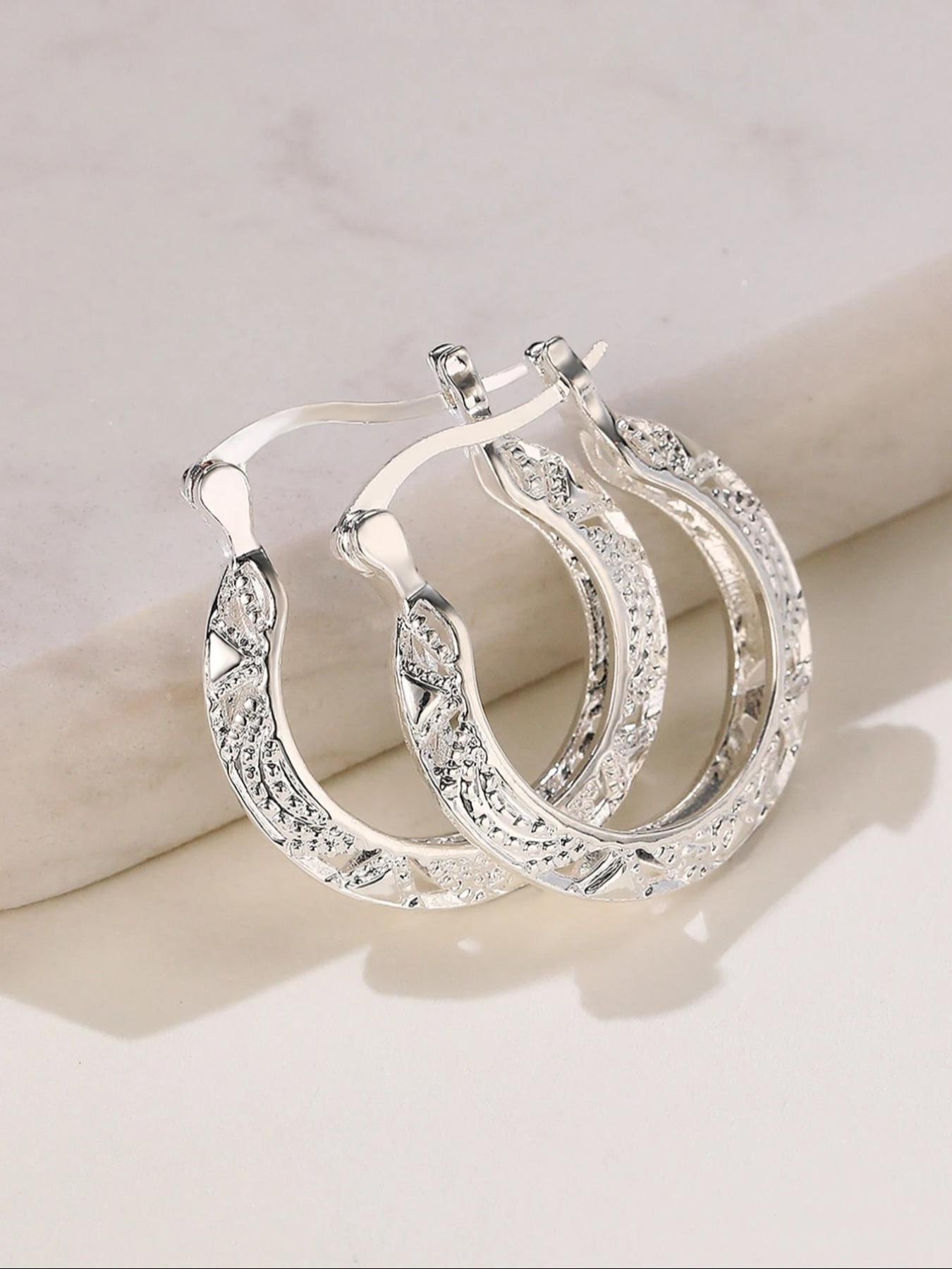 Alloy Hollow Out Floral Earrings, Unique Metal Ear Cuffs, Perfect for Daily Wear, Ideal Gift for Friends, Festival Presents