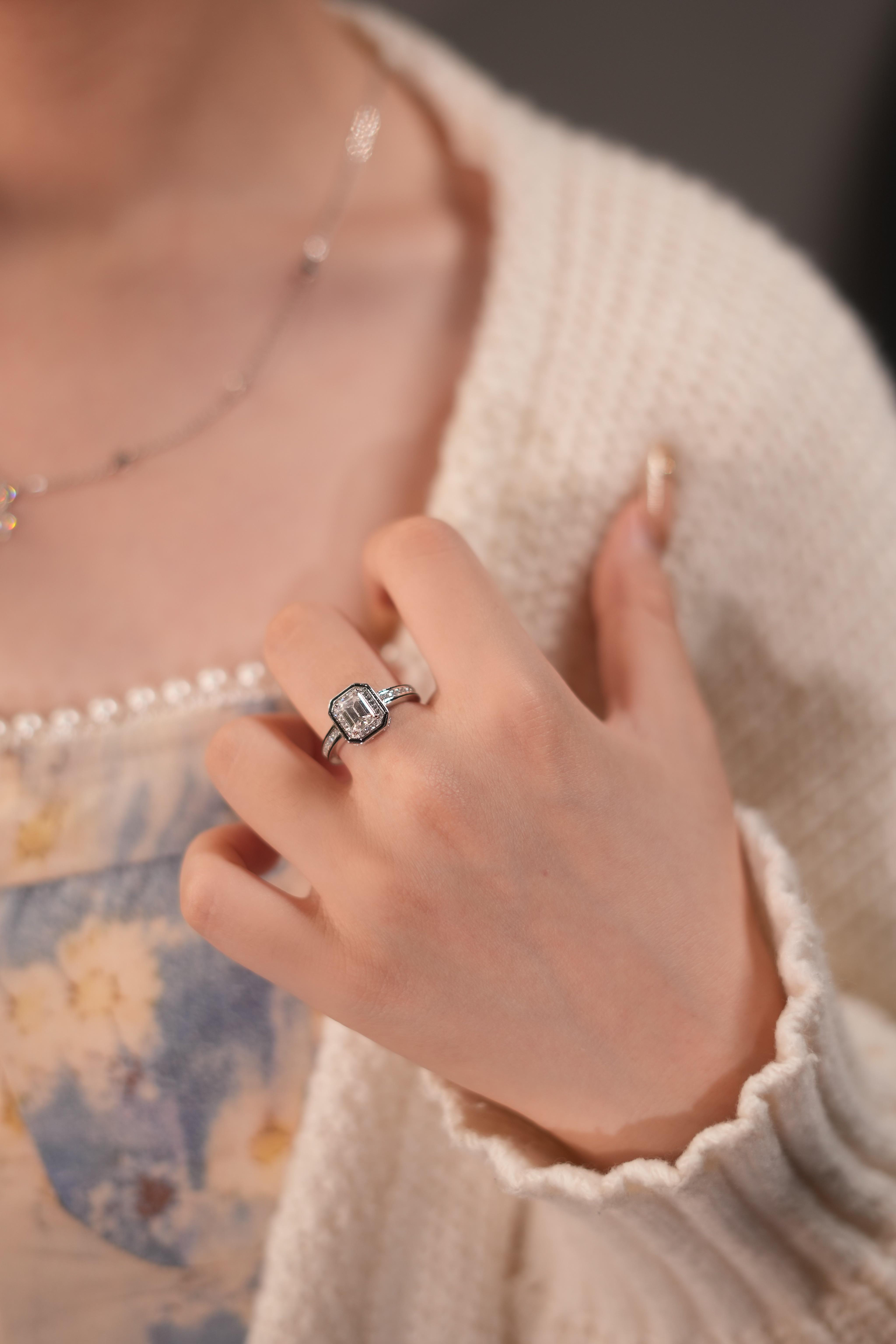 【#390】Refined 1ct Bezel Set Emerald Cut vvs Synthetic Moissanite Engagement Rings in 925 Sterling Silver