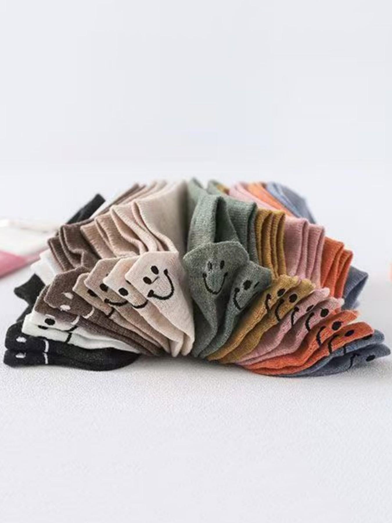 Men's and women's multi-color no-show socks with smiley face on the heel, 20 pairs sock packs, breathable, sweat-absorbent, comfortable, non-slip, short socks. Fashionable design perfectly meets the daily casual wear needs of men and women.