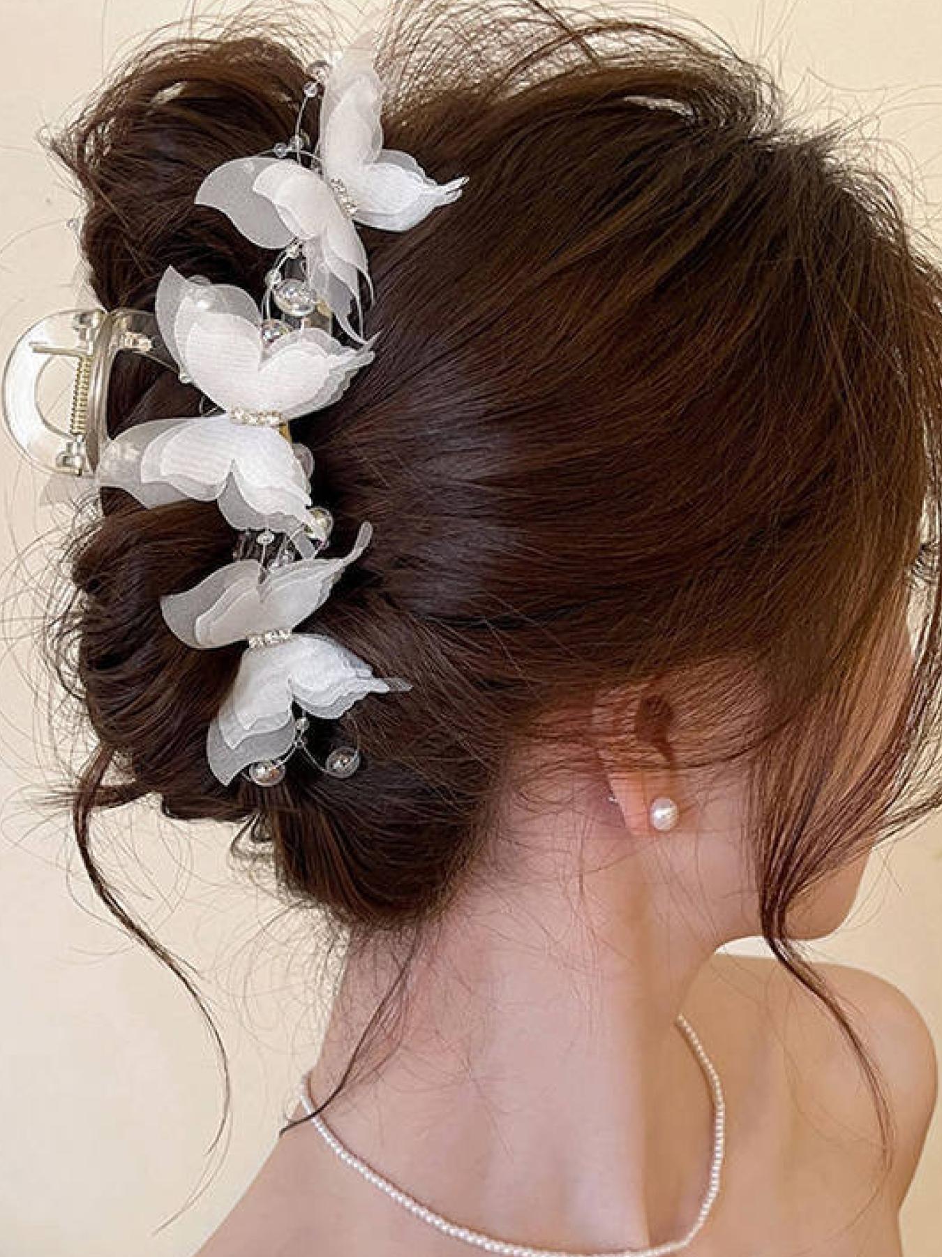 A fashionable and elegant butterfly pattern hair claw headband, suitable for daily wear, vacation and dating occasions, and also a surprising and exquisite small gift.