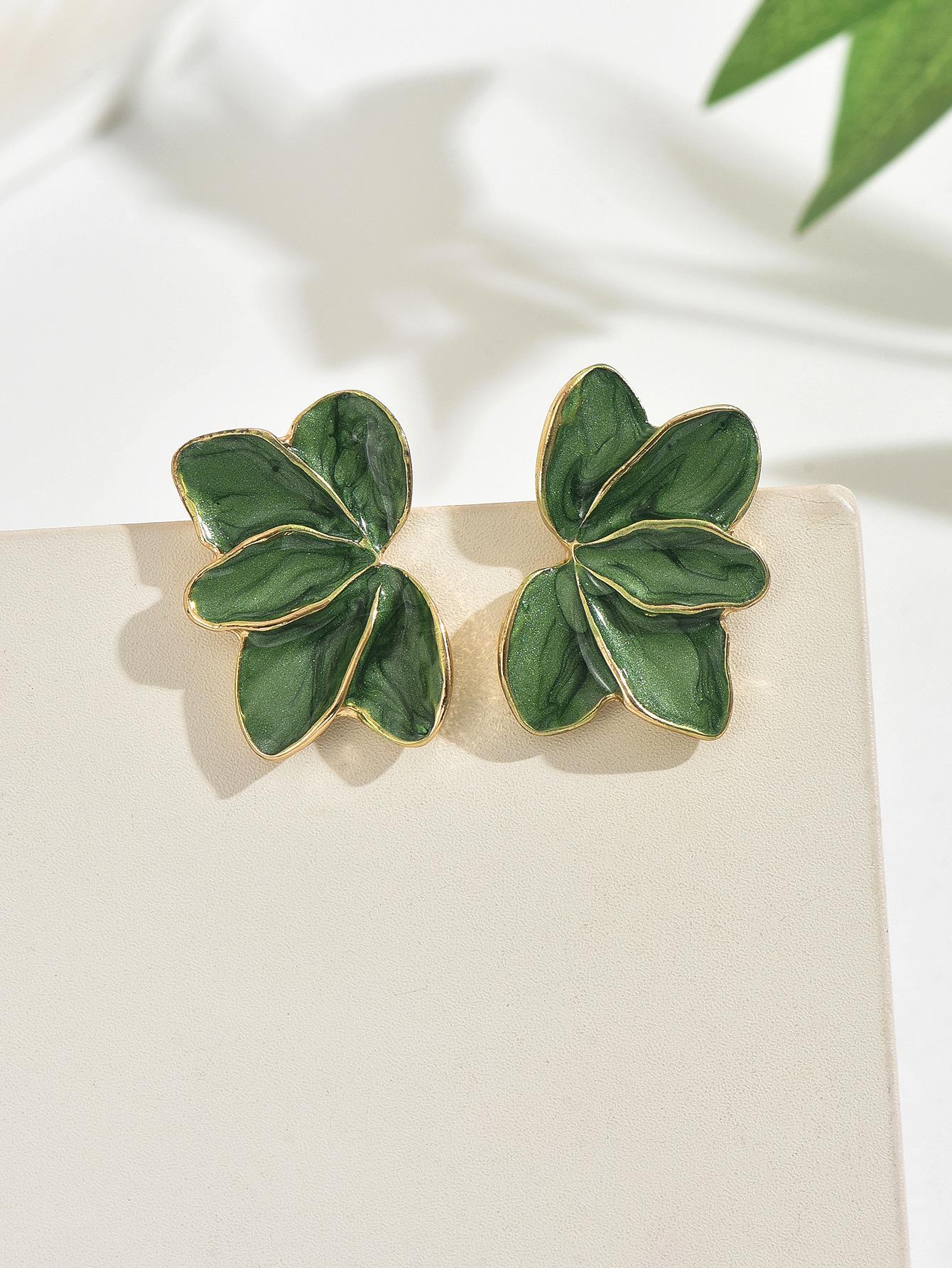 Country-style, fresh and sweet, colorful flower petal stud earrings, elegant dopamine-shaped flower drop earrings, leaf-shaped earrings