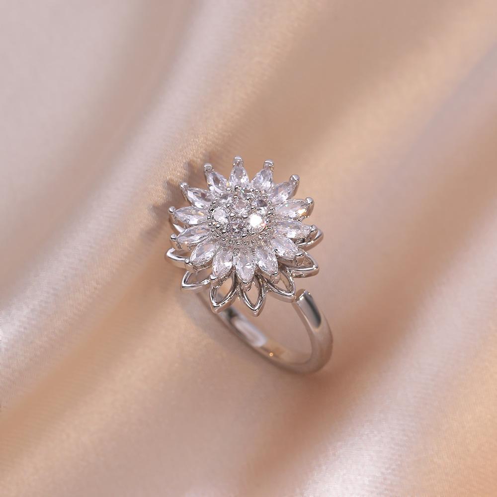Women's Necklace, New Style Sunflower Diamond-encrusted, Rotatable Collarbone Chain Jewelry, Japanese and Korean Style Cross-border, Ins Ring, Sunflower
