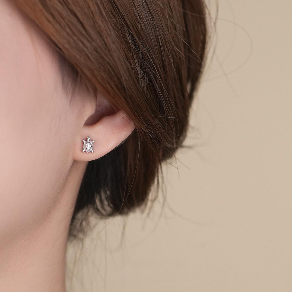 Women's S999 Pure Silver Turtle Stud Earrings - Unisex S999 Series Animal Motif Jewelry, Stylish Versatile Silver Accessories for Daily Wear & Commuting