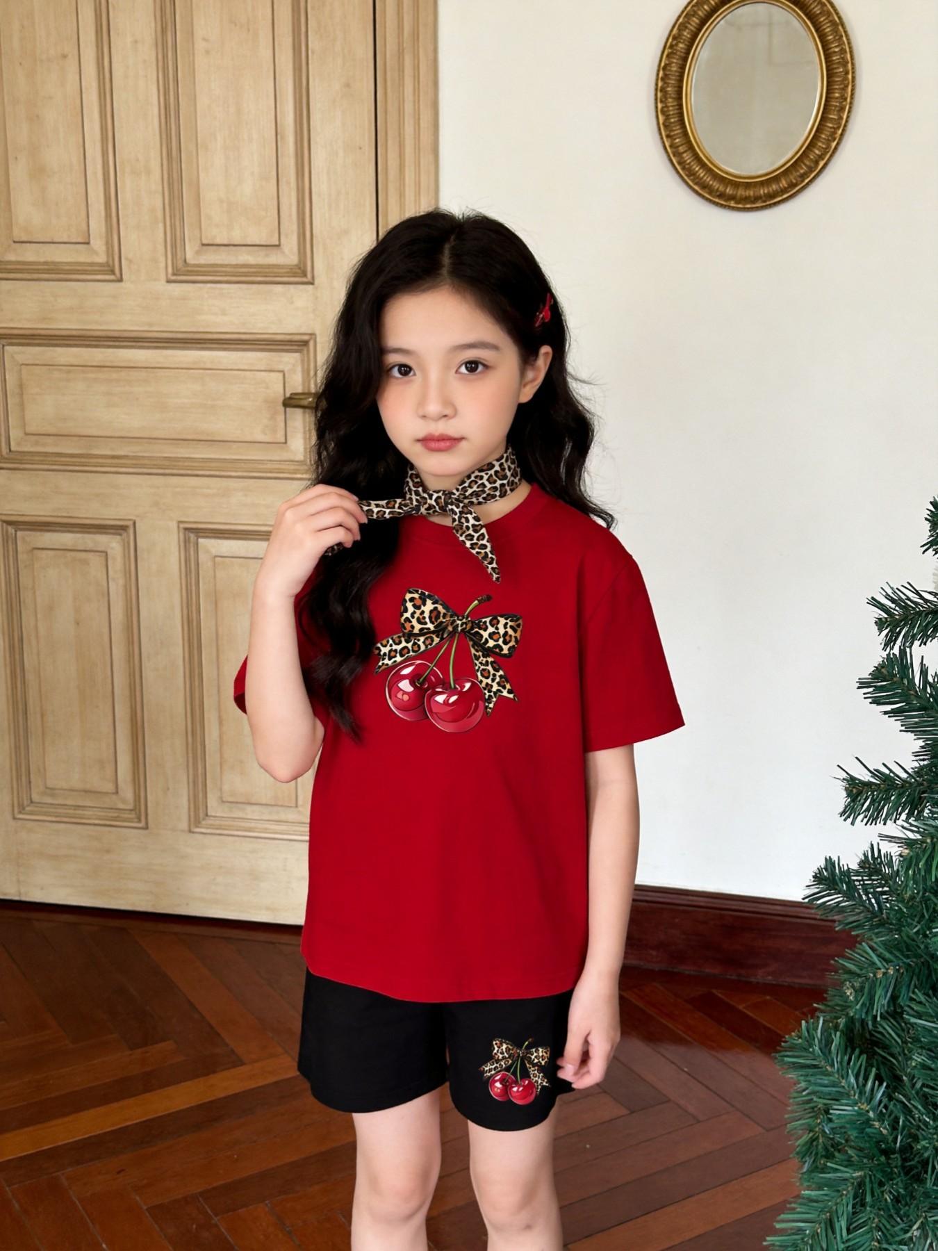 School-Style Set: Girls' Comfortable Summer Short-Sleeve T-Shirt and Shorts Two-Piece Set for School; Girls' Activewear with Printed Design; Girls' Round-Neck Short-Sleeve T-Shirt—Casual and Fashionable Summer Clothing for Kids